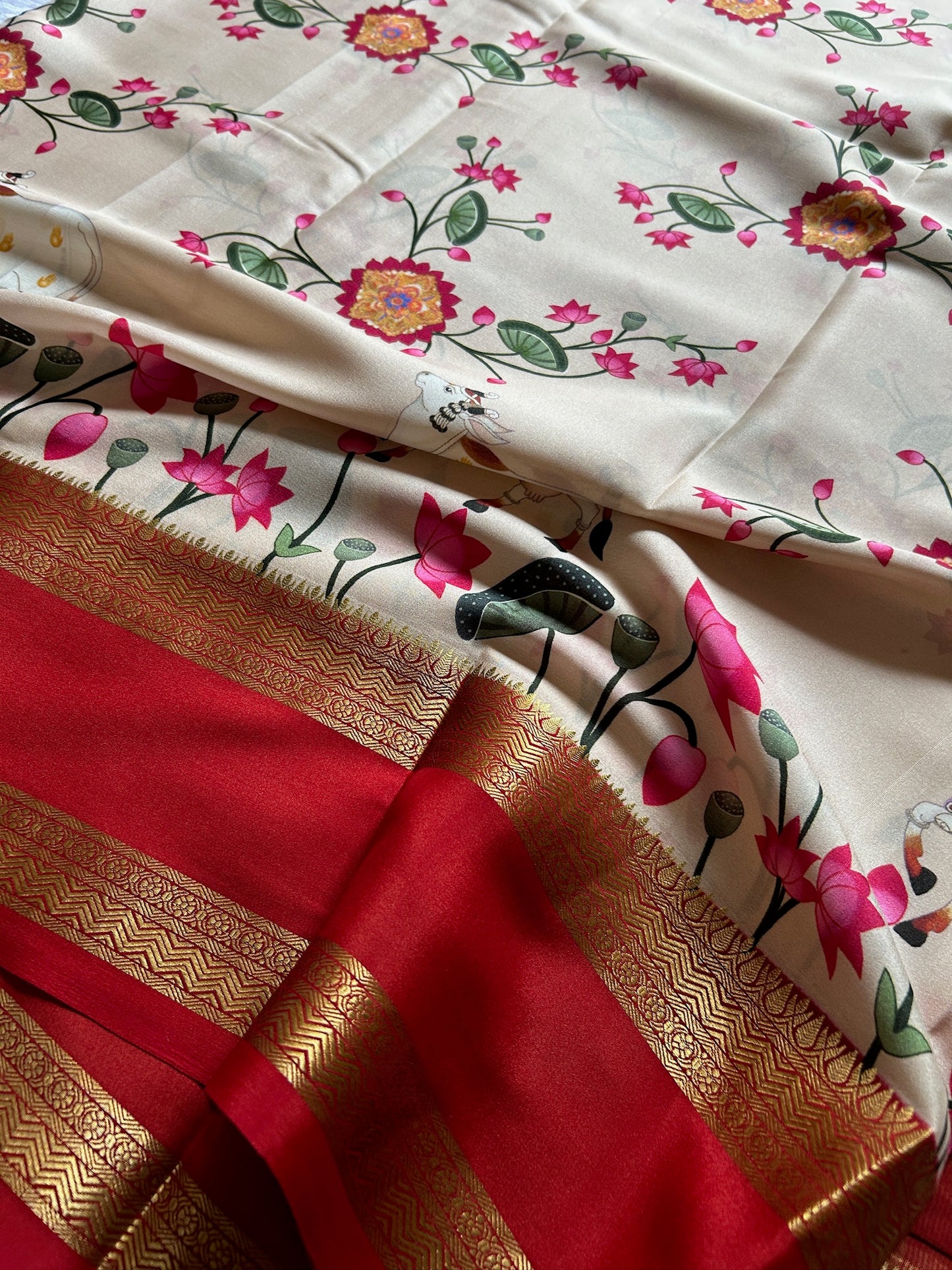 Kasturi : beige-red