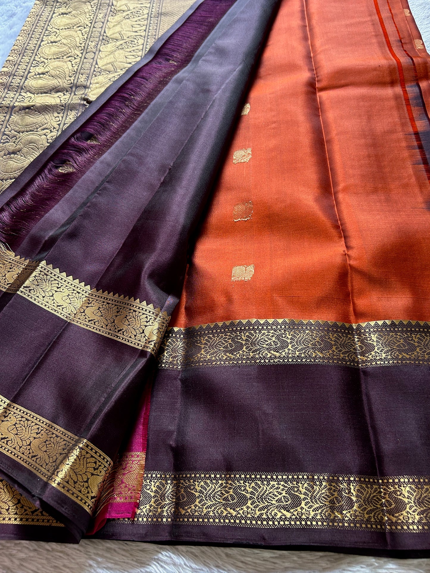 Lakshmi (2D) : Rust-chocolate brown