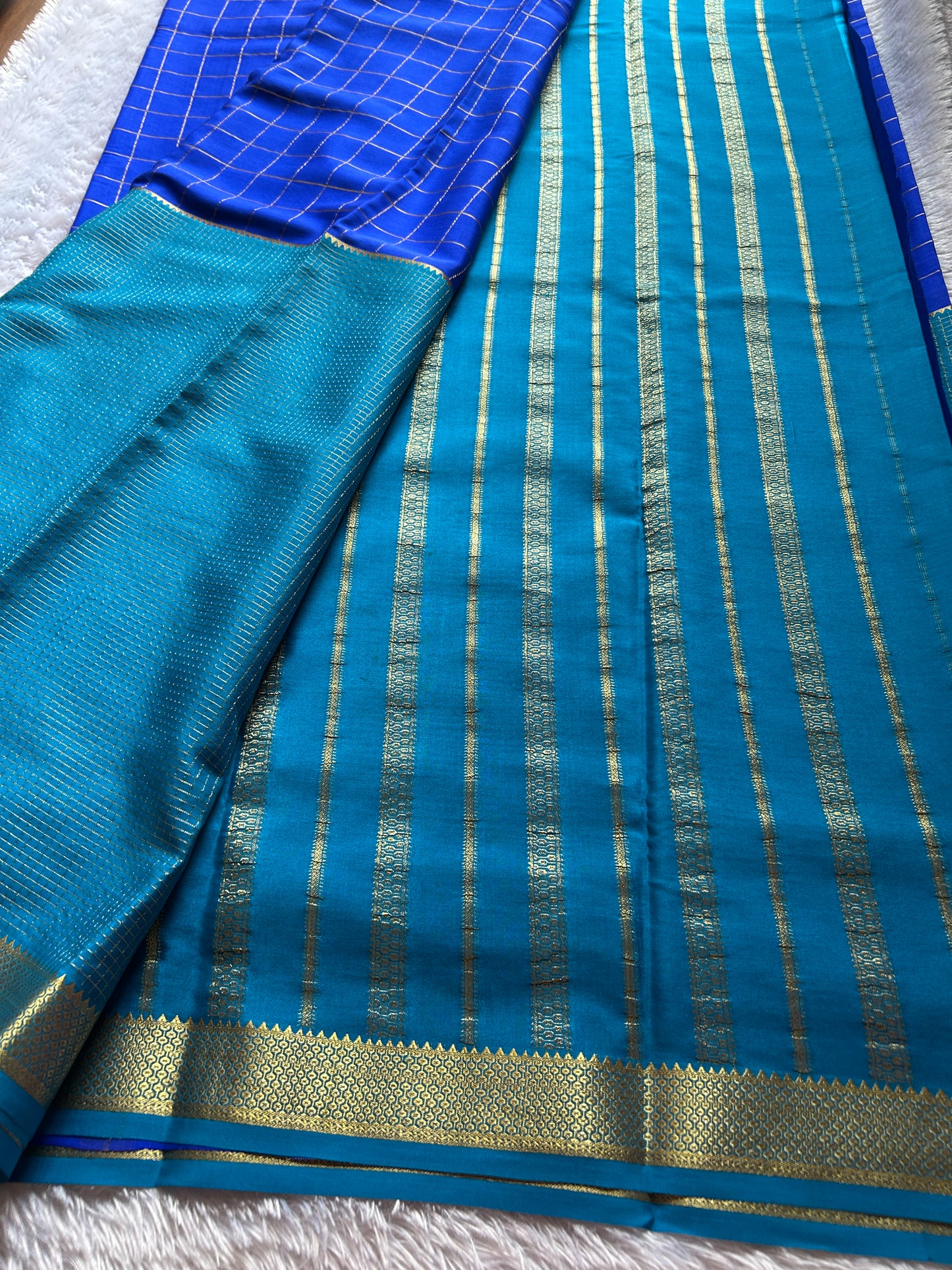 Prema (2D) : Sea blue-royal blue