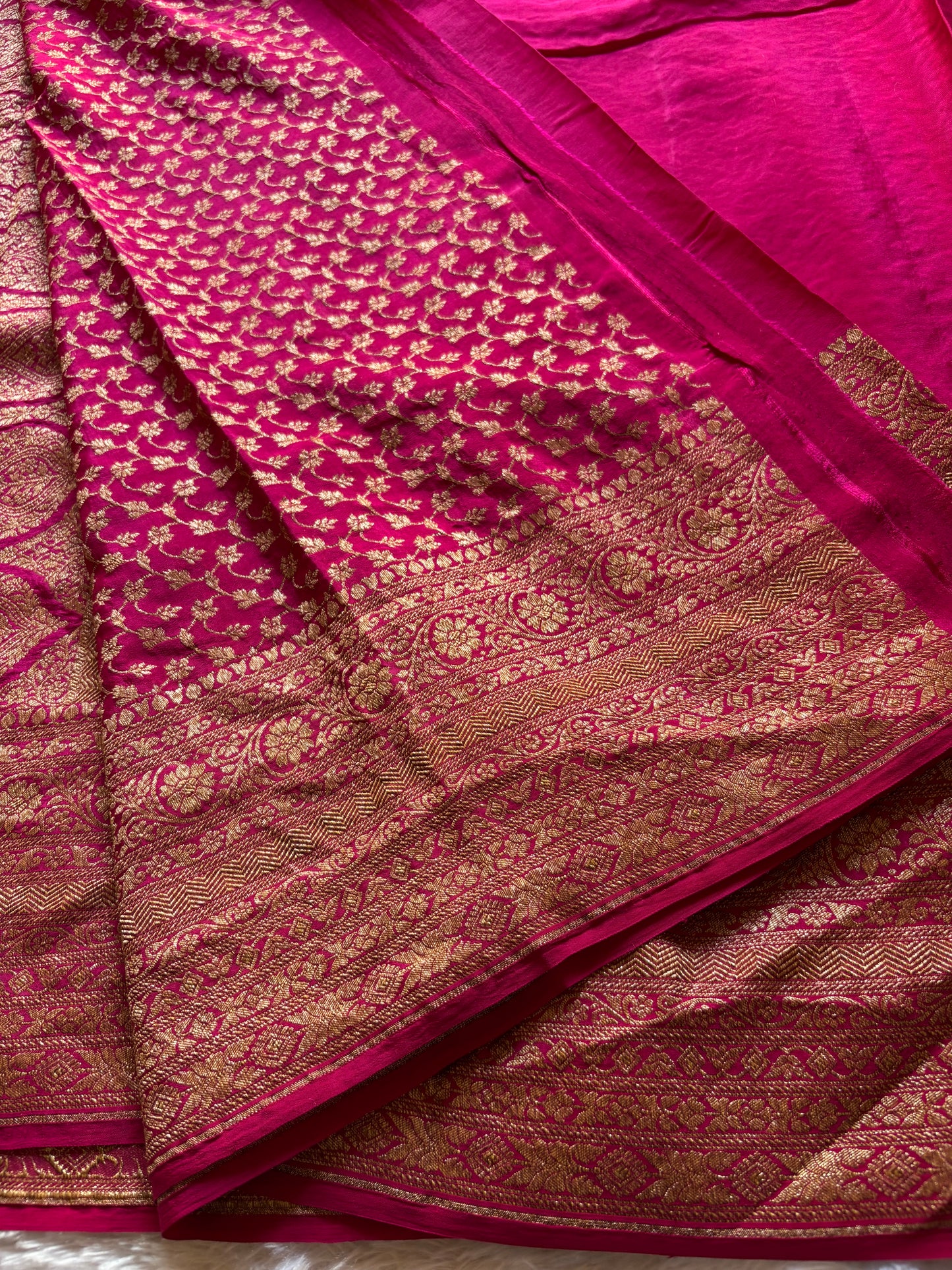 Nadhiya : Solid Pink