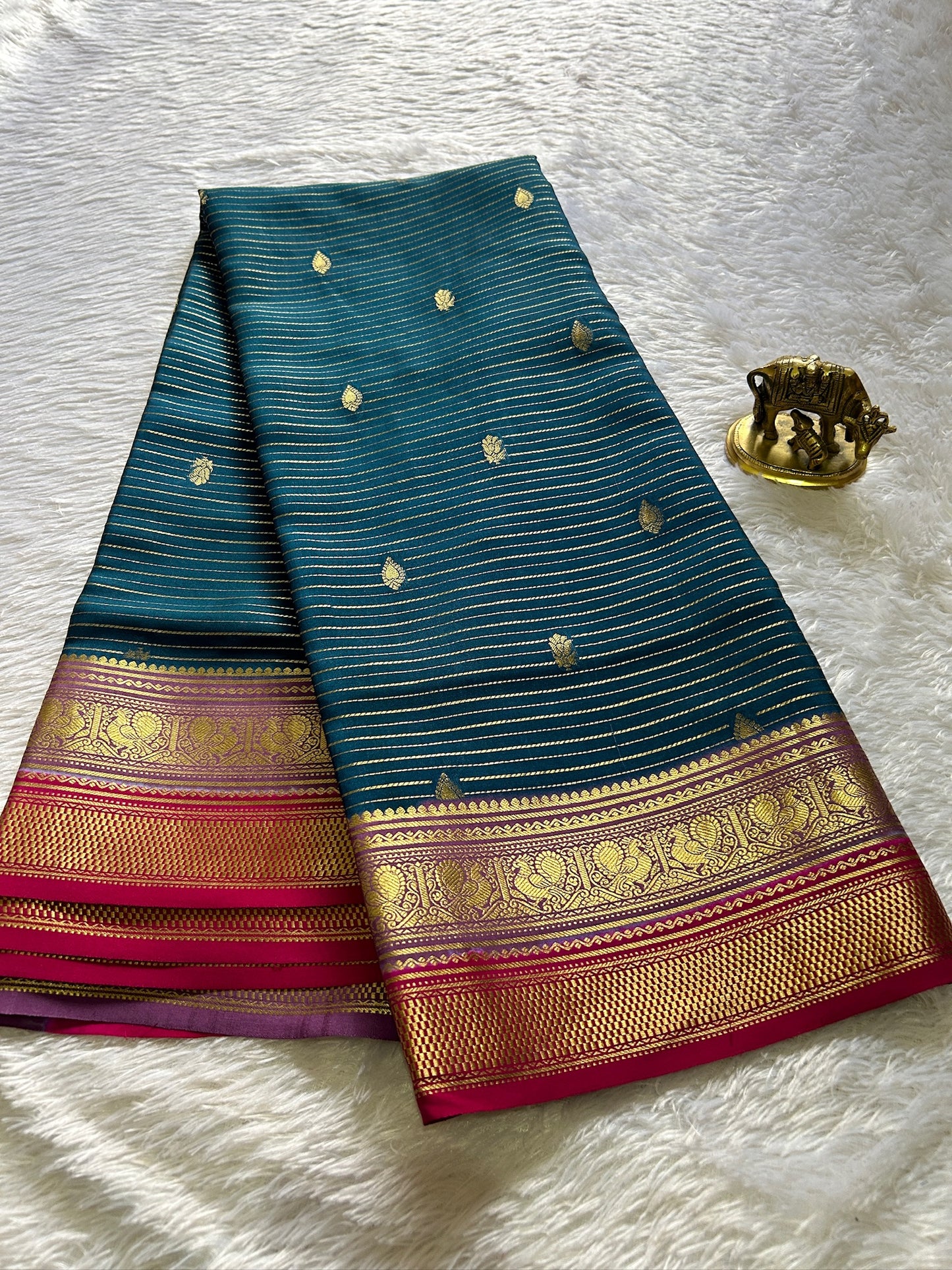 Amulya (3D) : Sapphire blue-lavender-pink