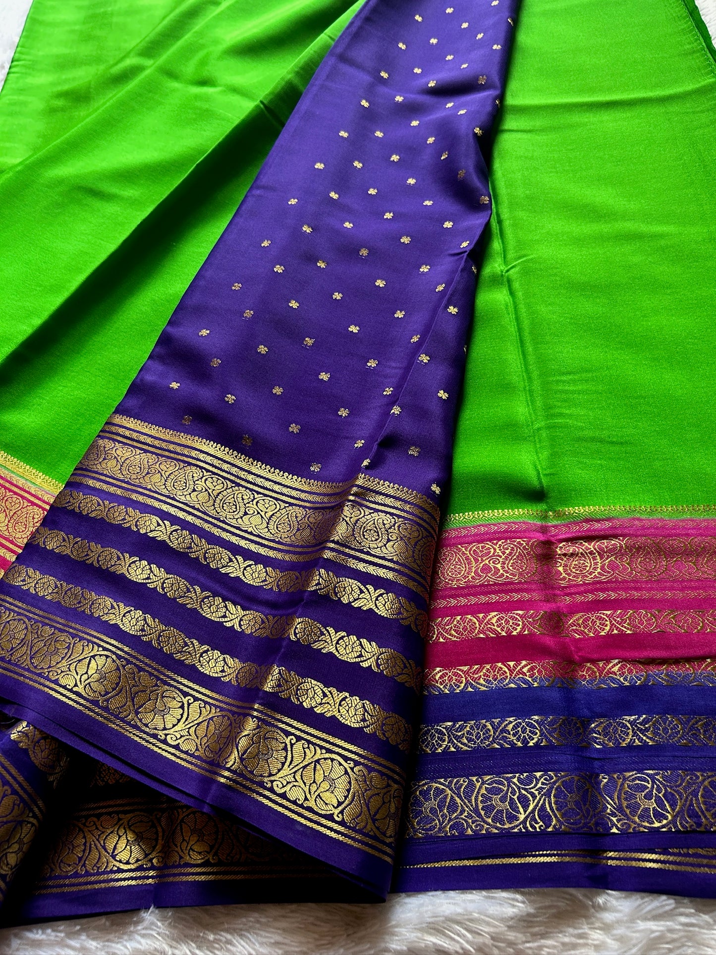 Bindu (3D) : Parrot green-pink-deep Violet