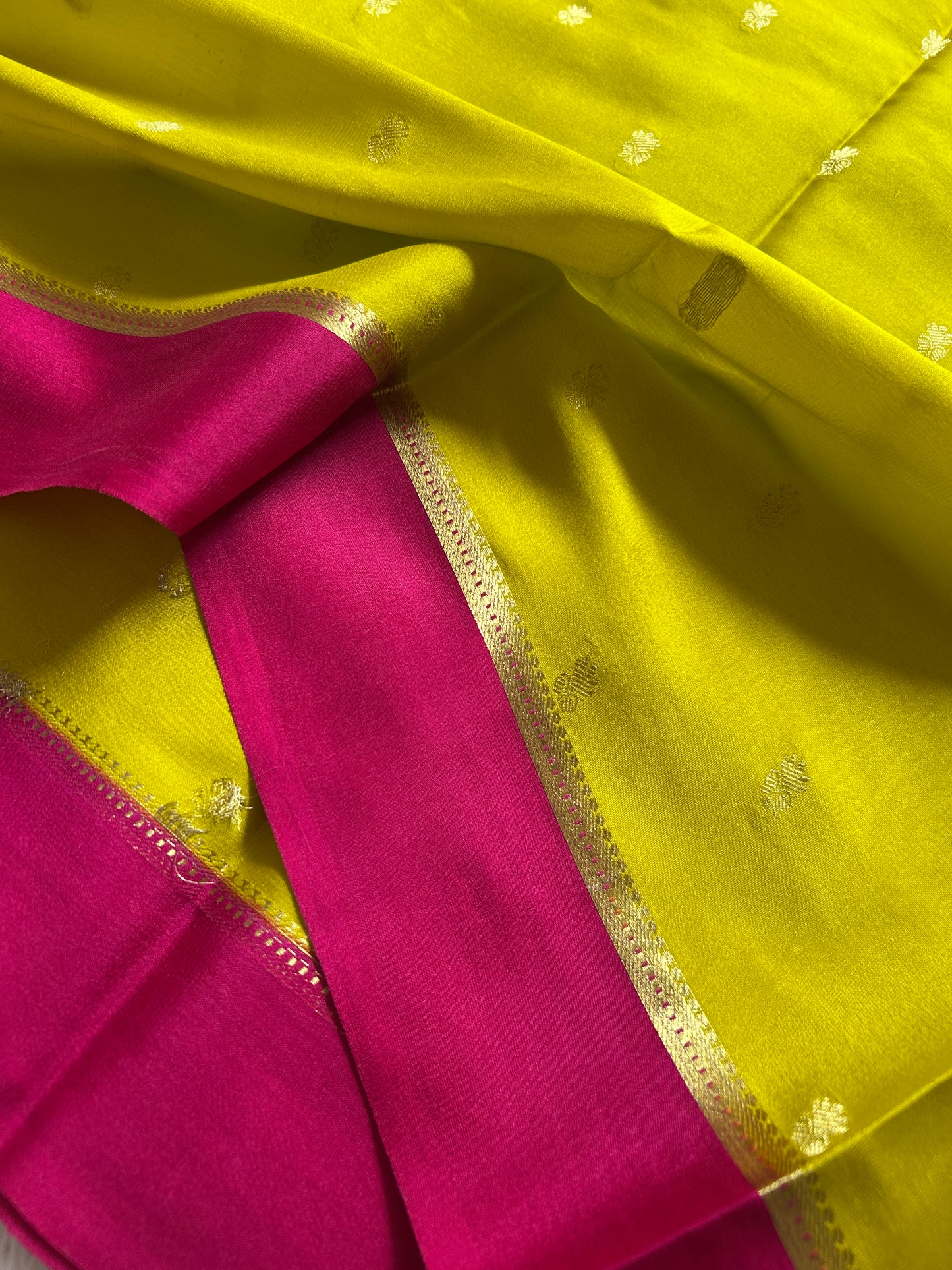 Sahana (2D) : Lime green-pink