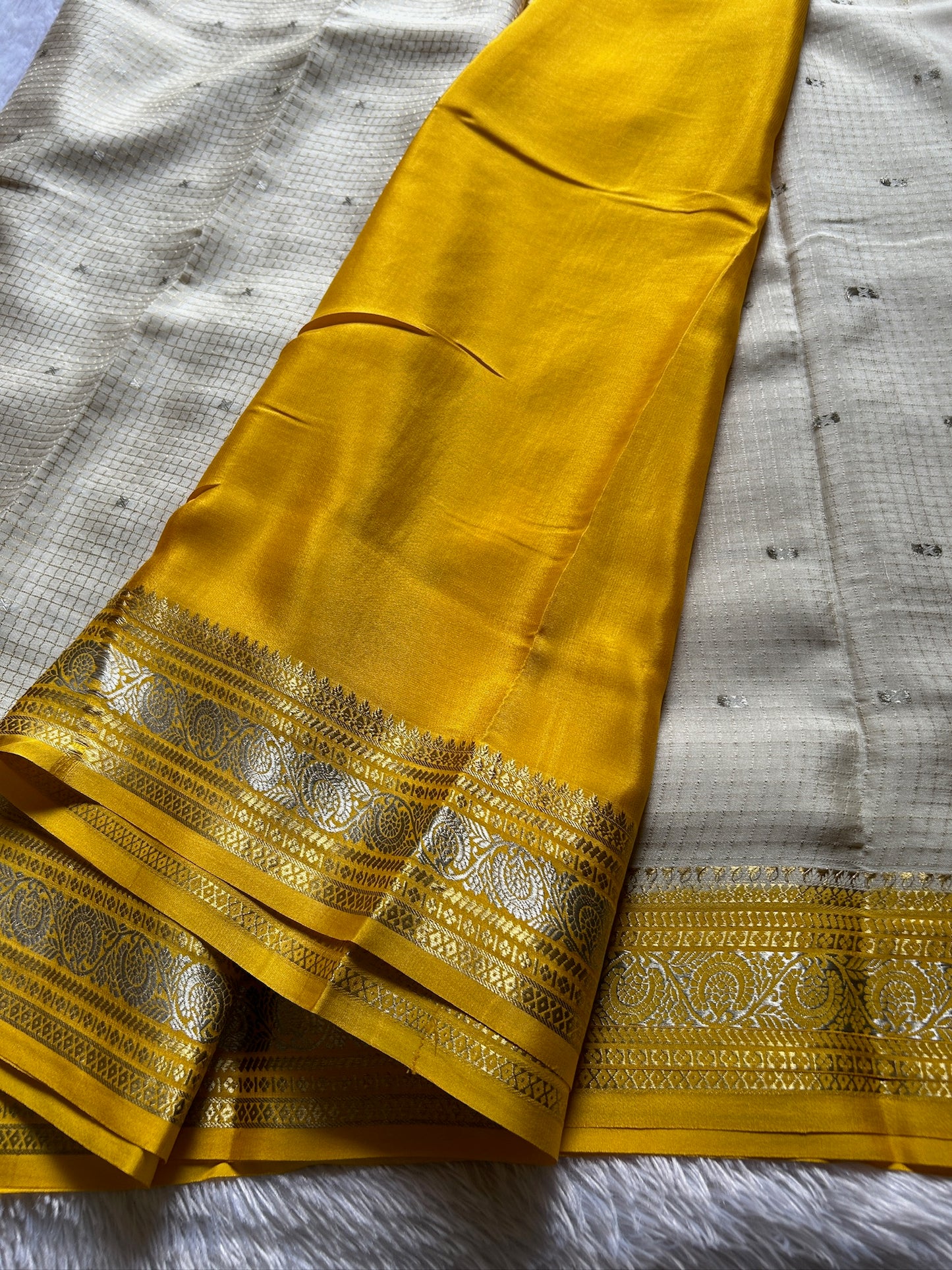 Haasini (2D) : Off White-Yellow
