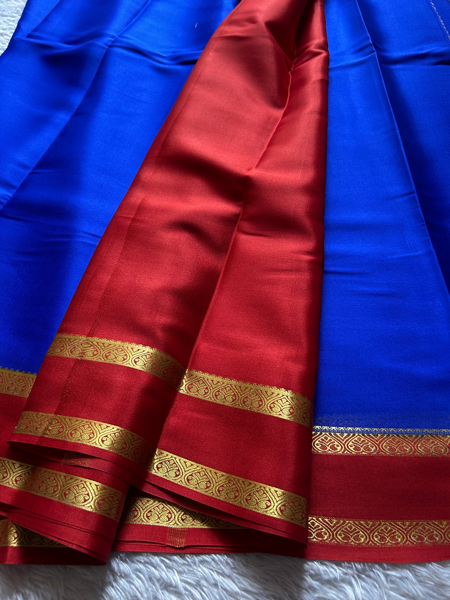 Vinaya (2D) : Royal blue-Red