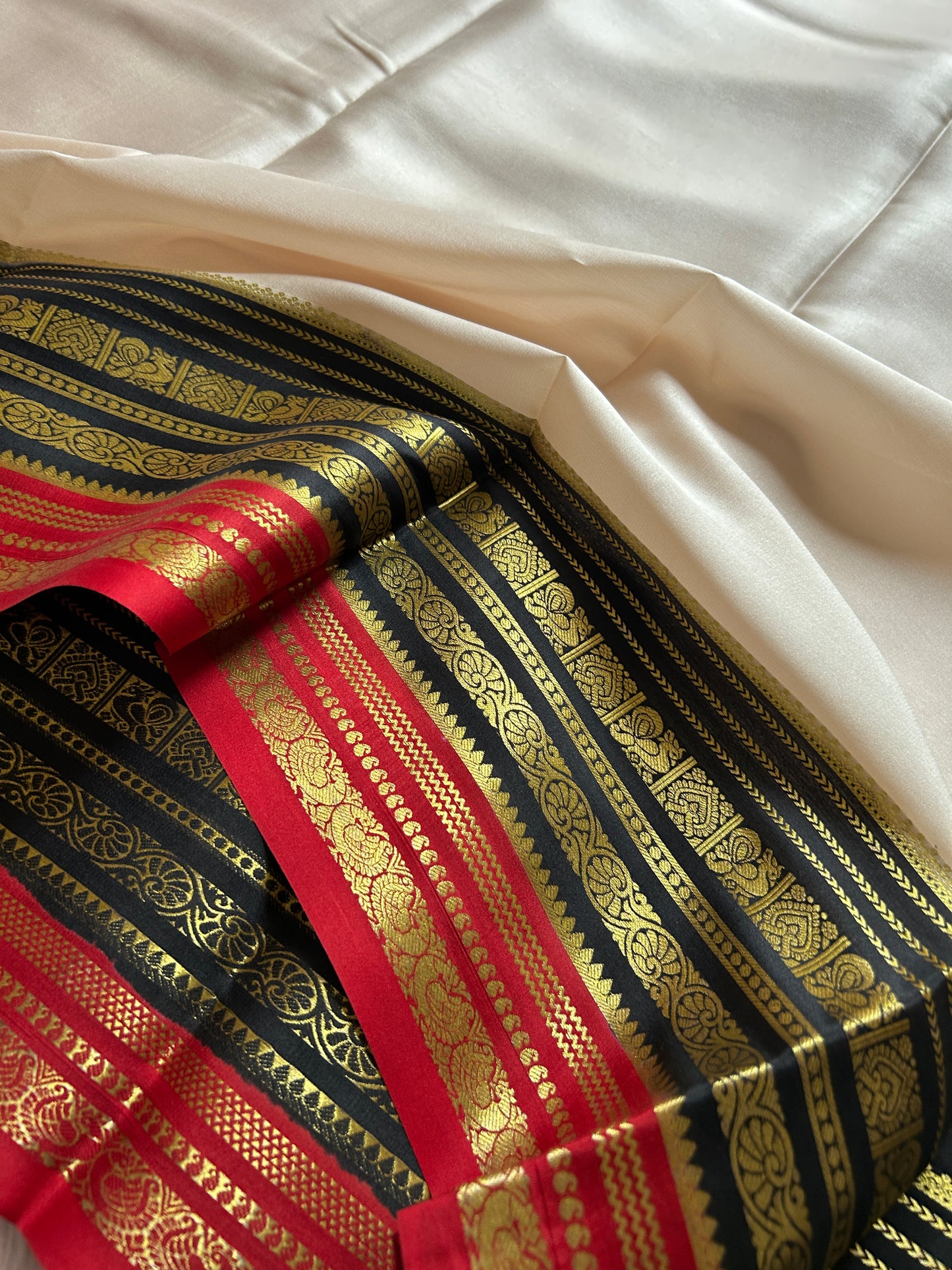 Kalpana (3D) : Offwhite- black-red