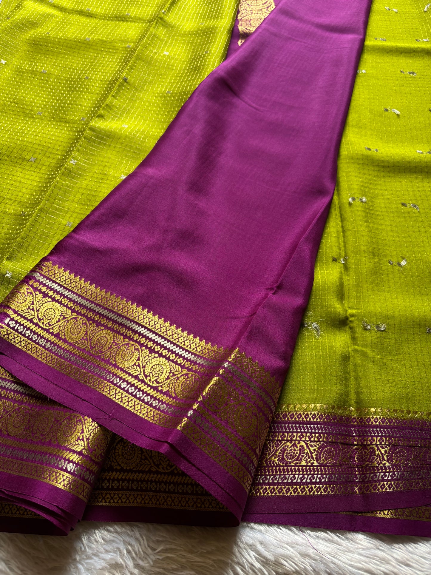 Haasini (2D) : Mehendi green-magenta