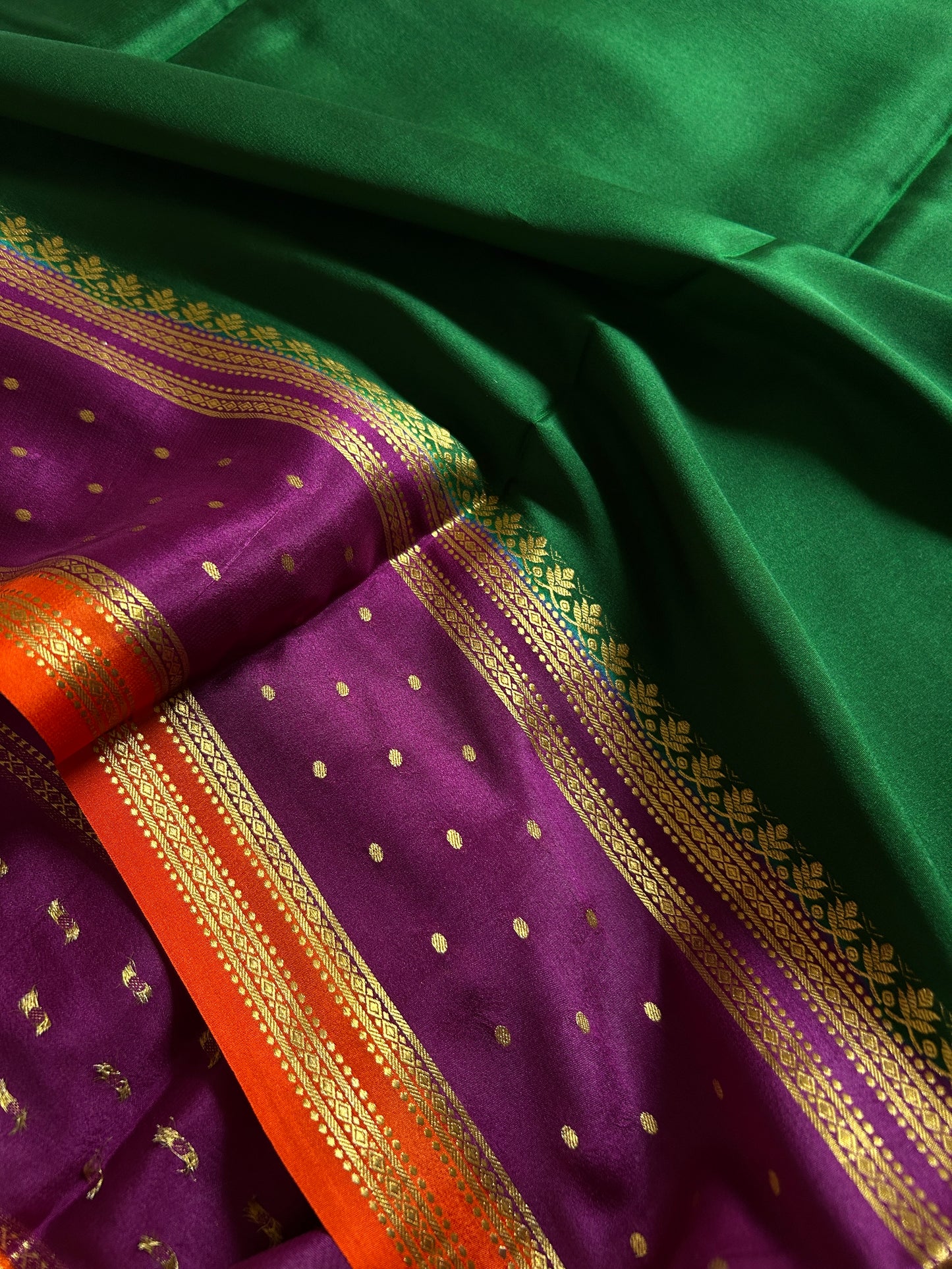 Drishti (3D) : Bottle green- dark magenta-orange