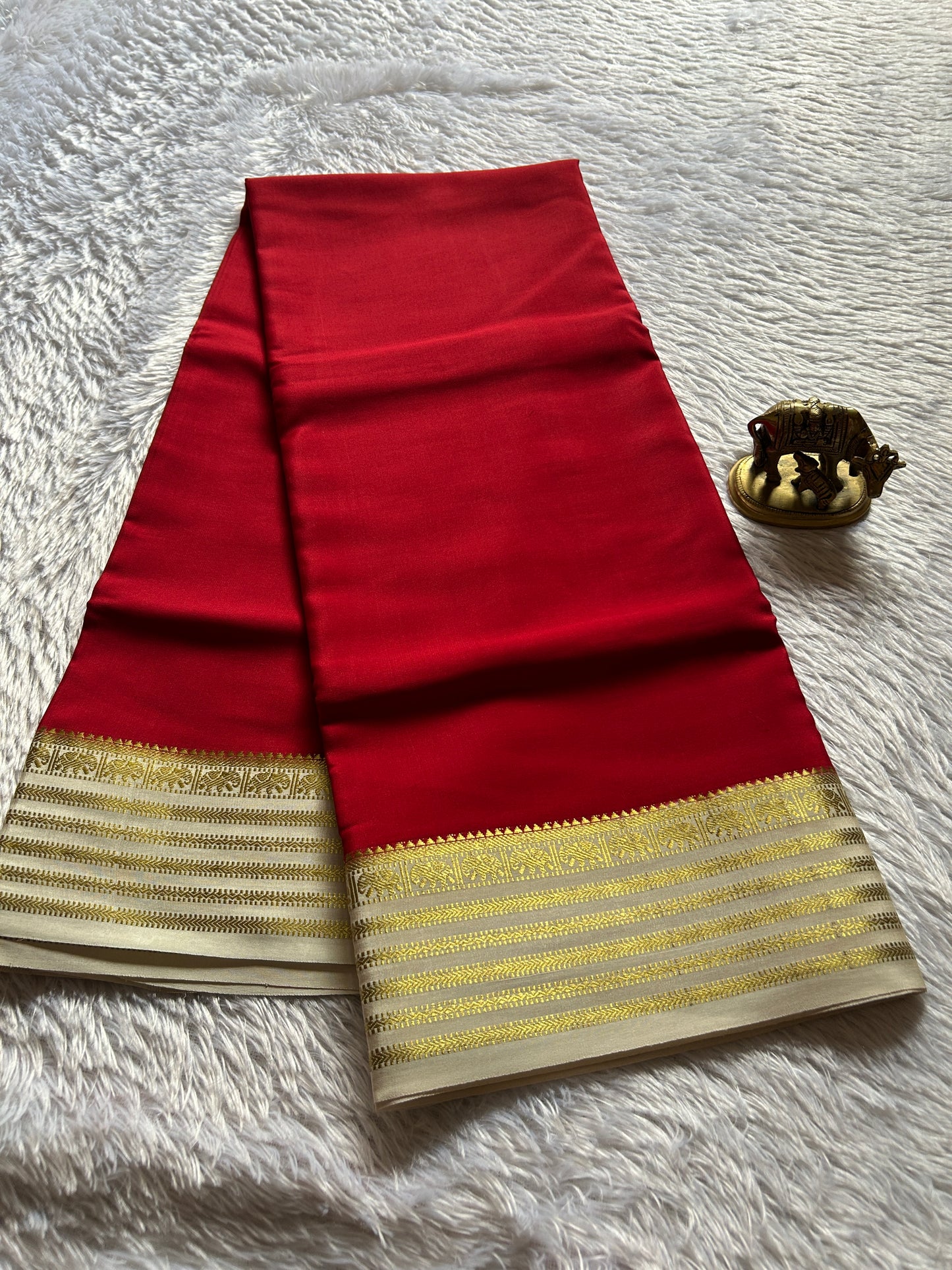Soujanya (2D) : red-off white