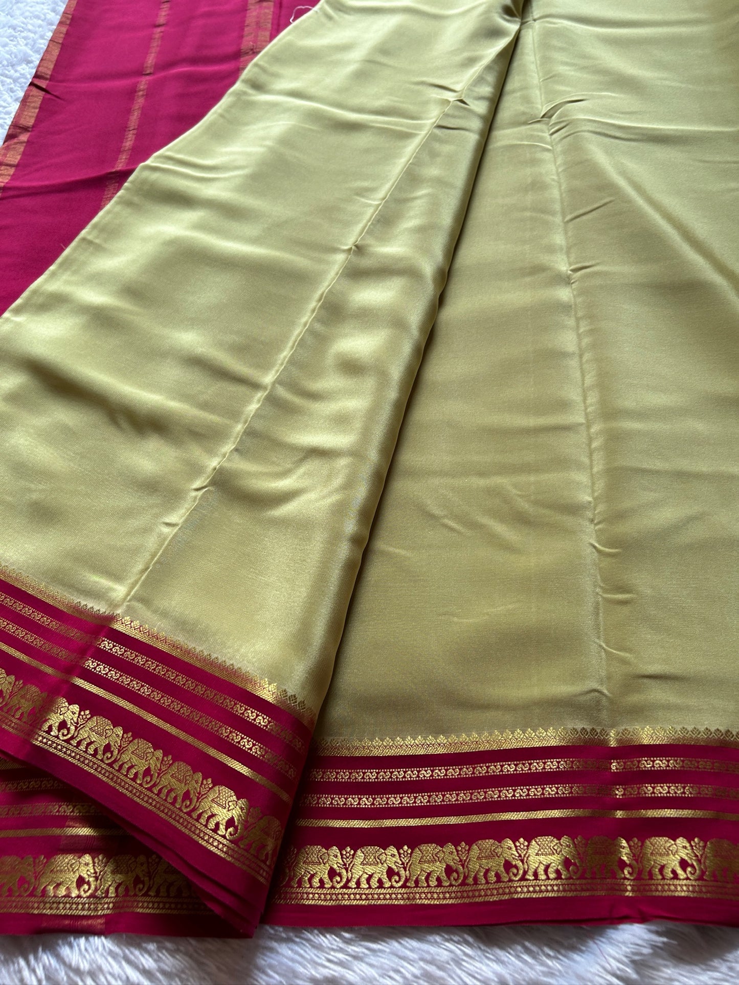 Eshwari (2D) : Beige-pink