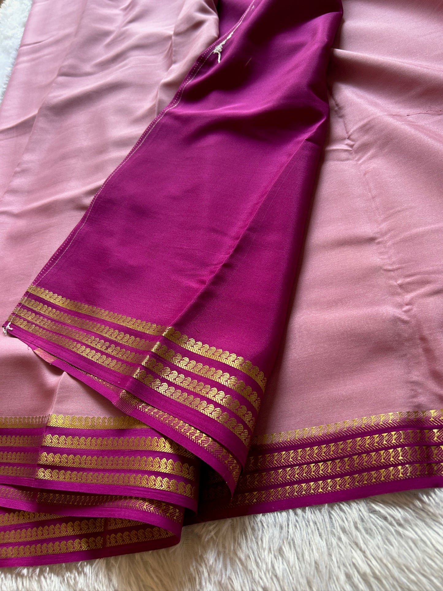 Aragini (2D) : Light onion pink-dark magenta