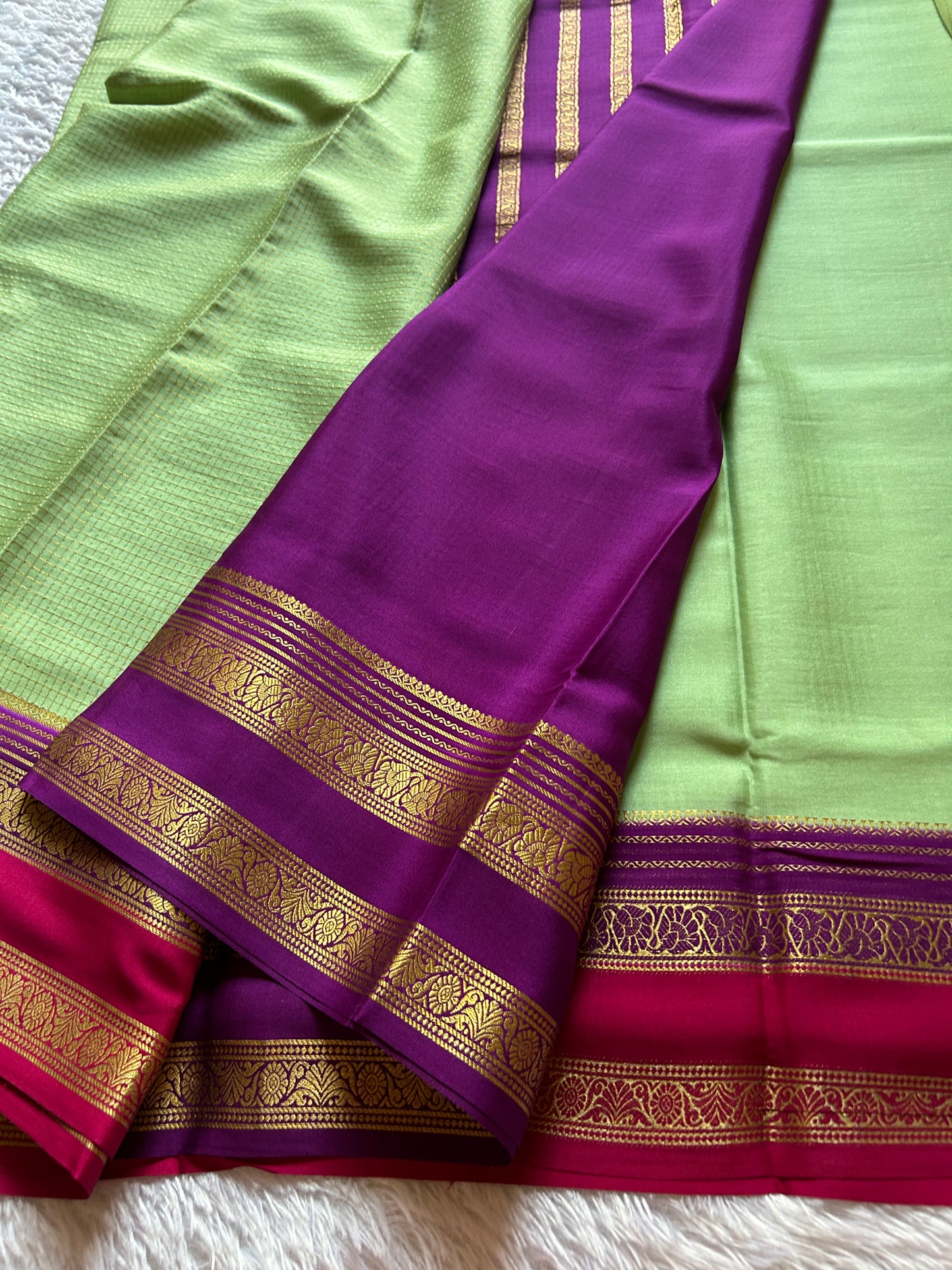 Gayatri (3D) : Light green-Purple-Pink