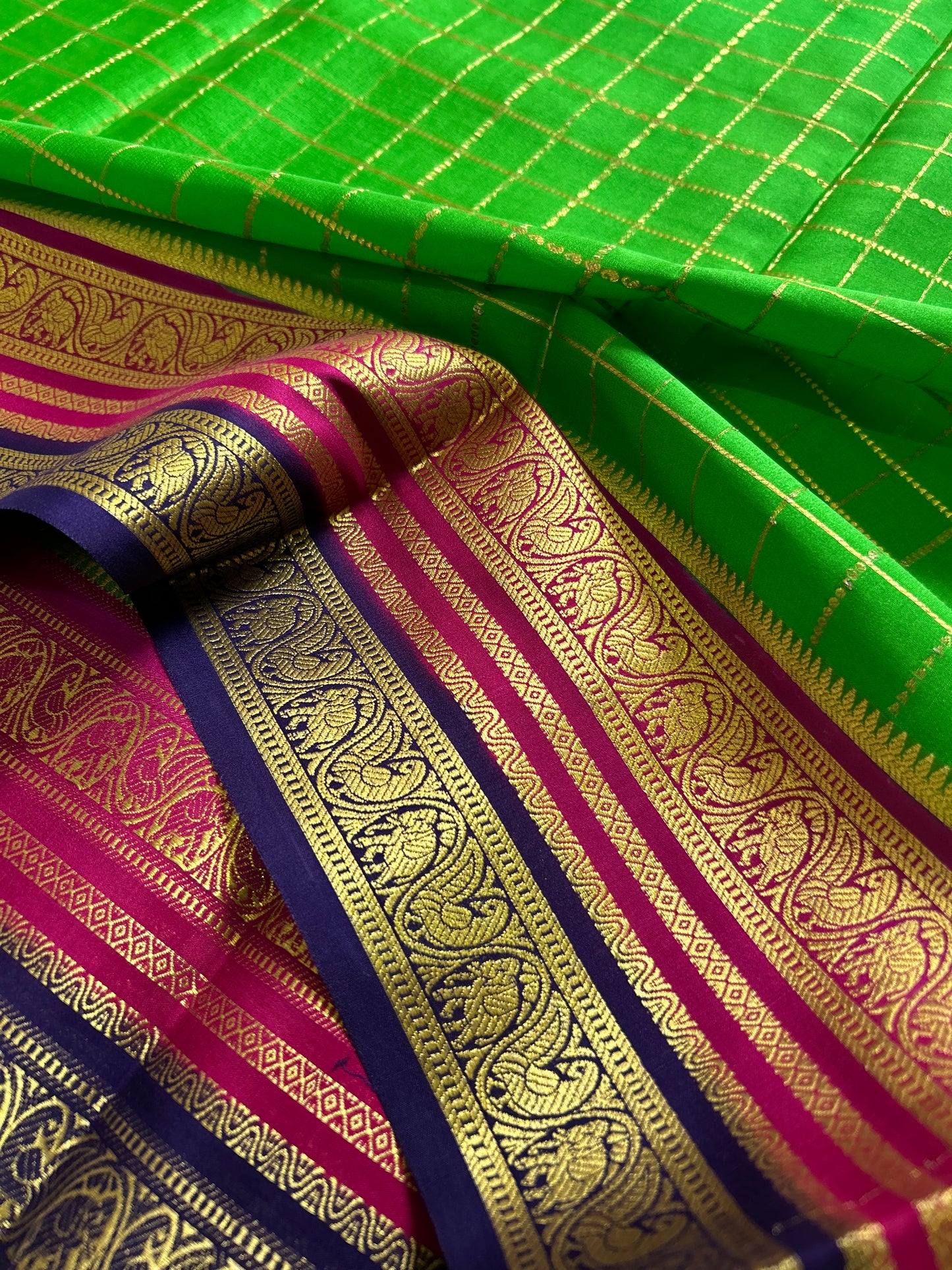 Tulasi (3D) : parrot green-pink-navy blue