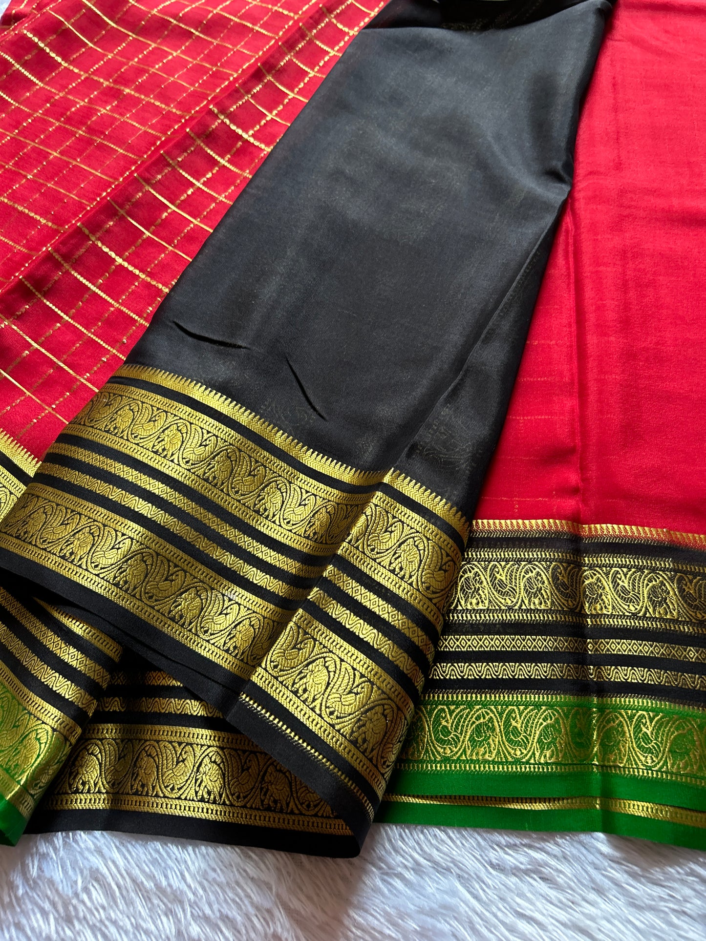 Tulasi (3D) : Red-Black-Green