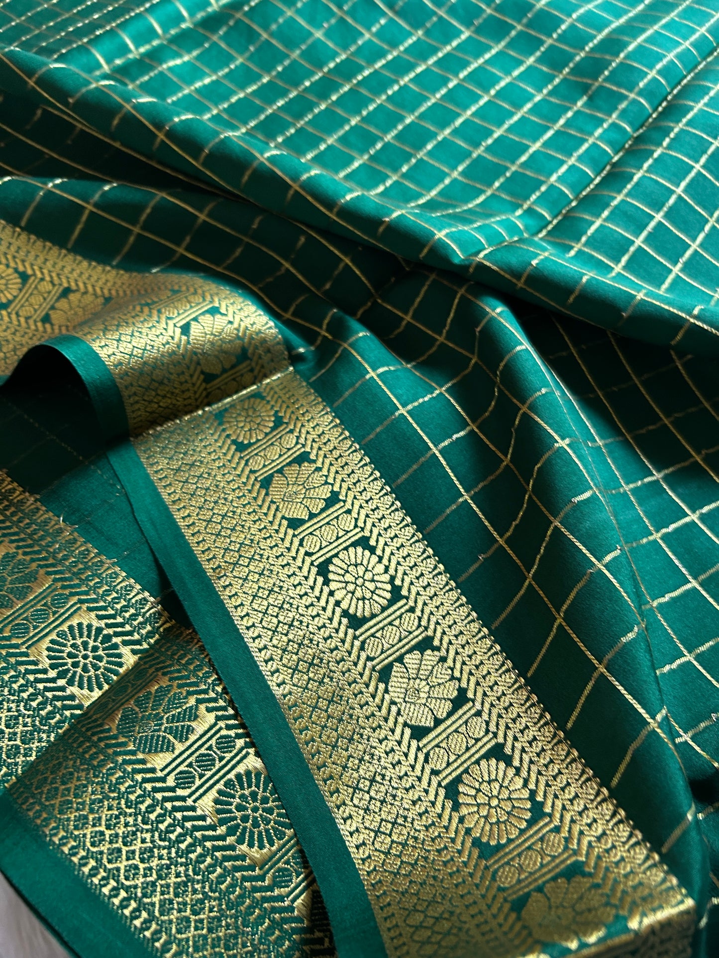 Chaya : Solid Bottle Green