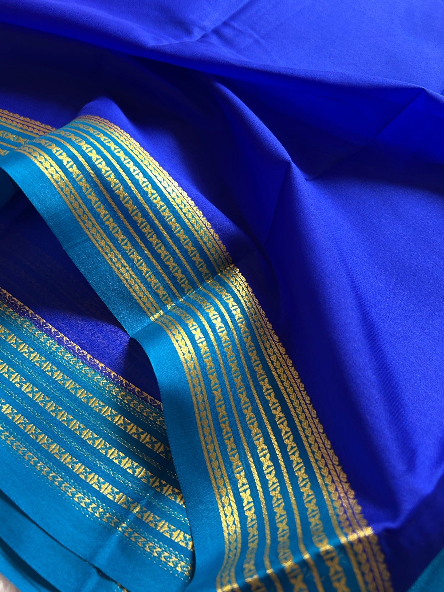 Deeksha (2D) : Royal blue-Ananda blue