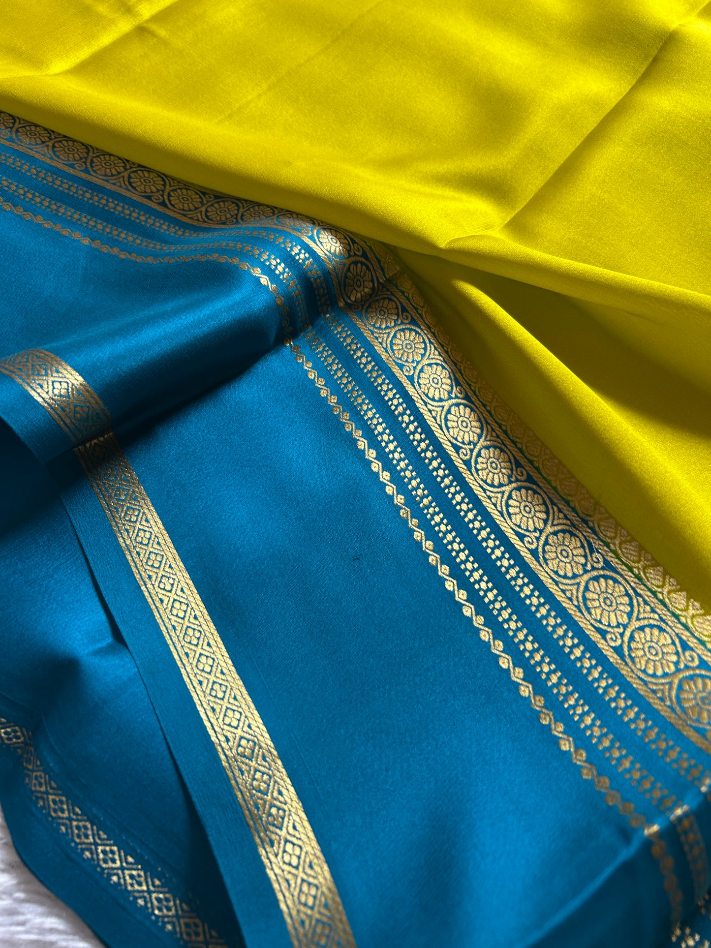 Daamini (2D) : Olive-teal blue