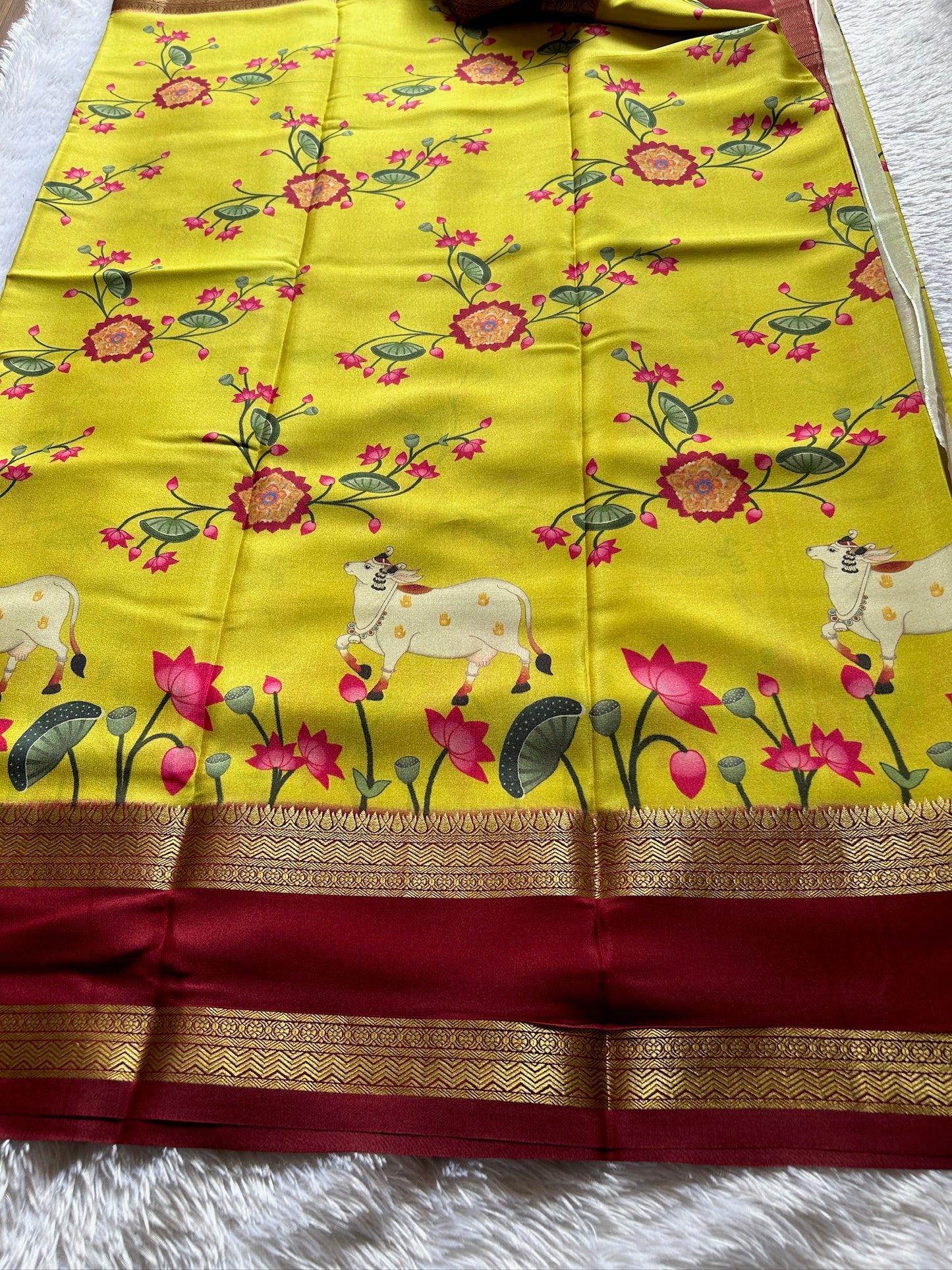 Kasturi : Lime yellow-Dark maroon