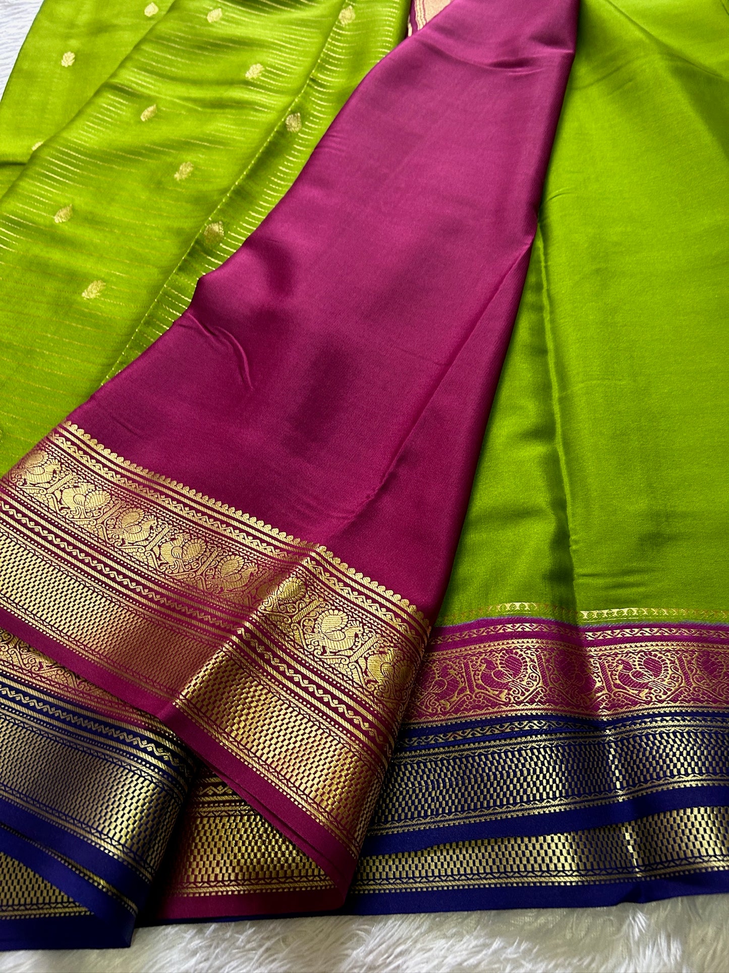 Amulya (3D) : Mehendi green-magenta-navy blue