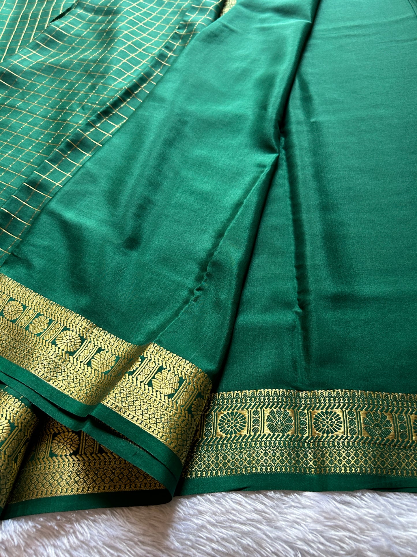 Chaya : Solid Bottle Green