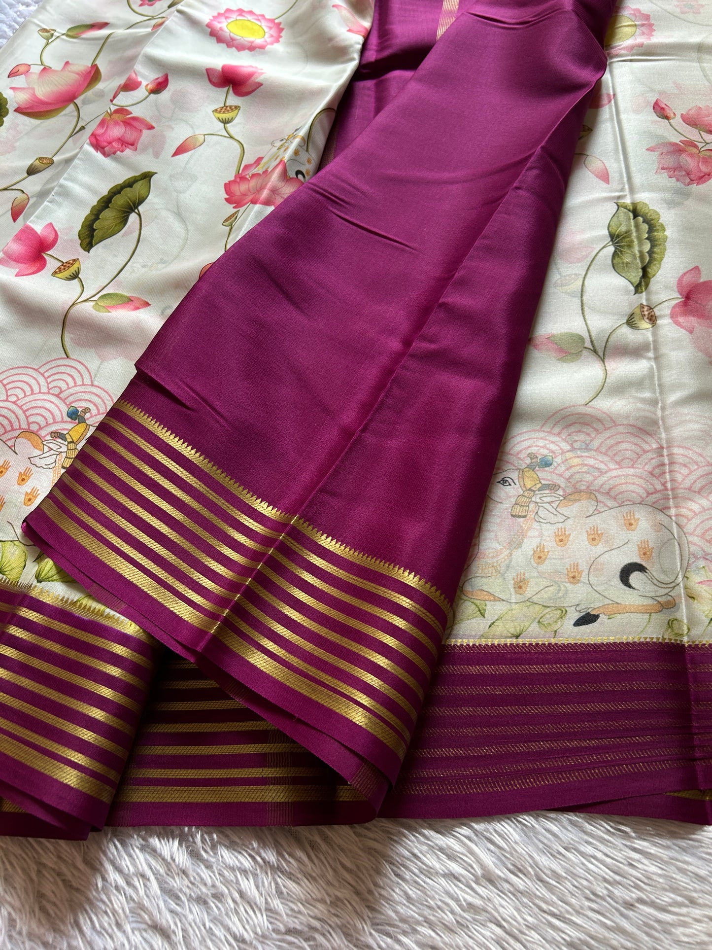 Kamala (2D) : Off white- magenta