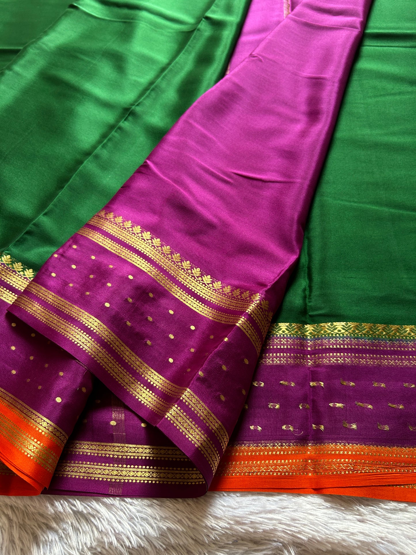 Drishti (3D) : Bottle green- dark magenta-orange