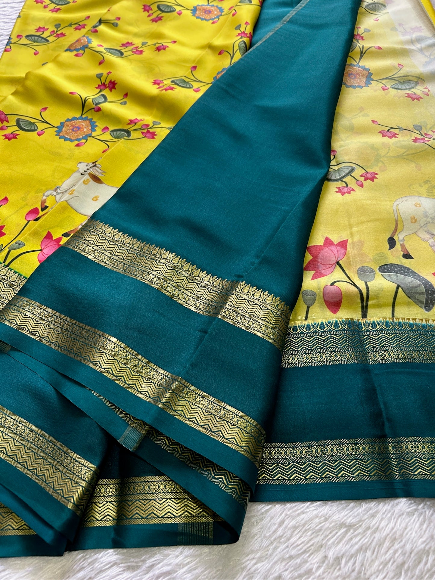 Kasturi (2D) : Lemon yellow-teal green