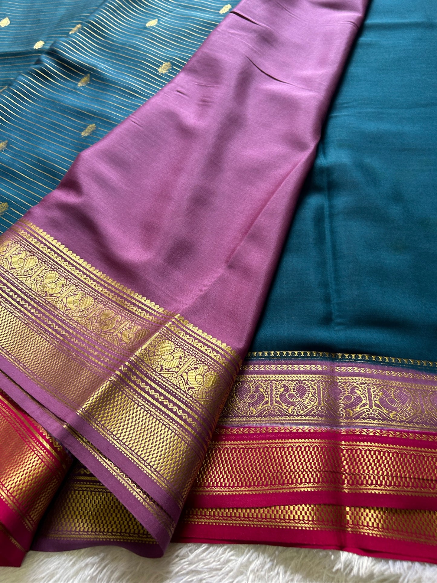 Amulya (3D) : Sapphire blue-lavender-pink