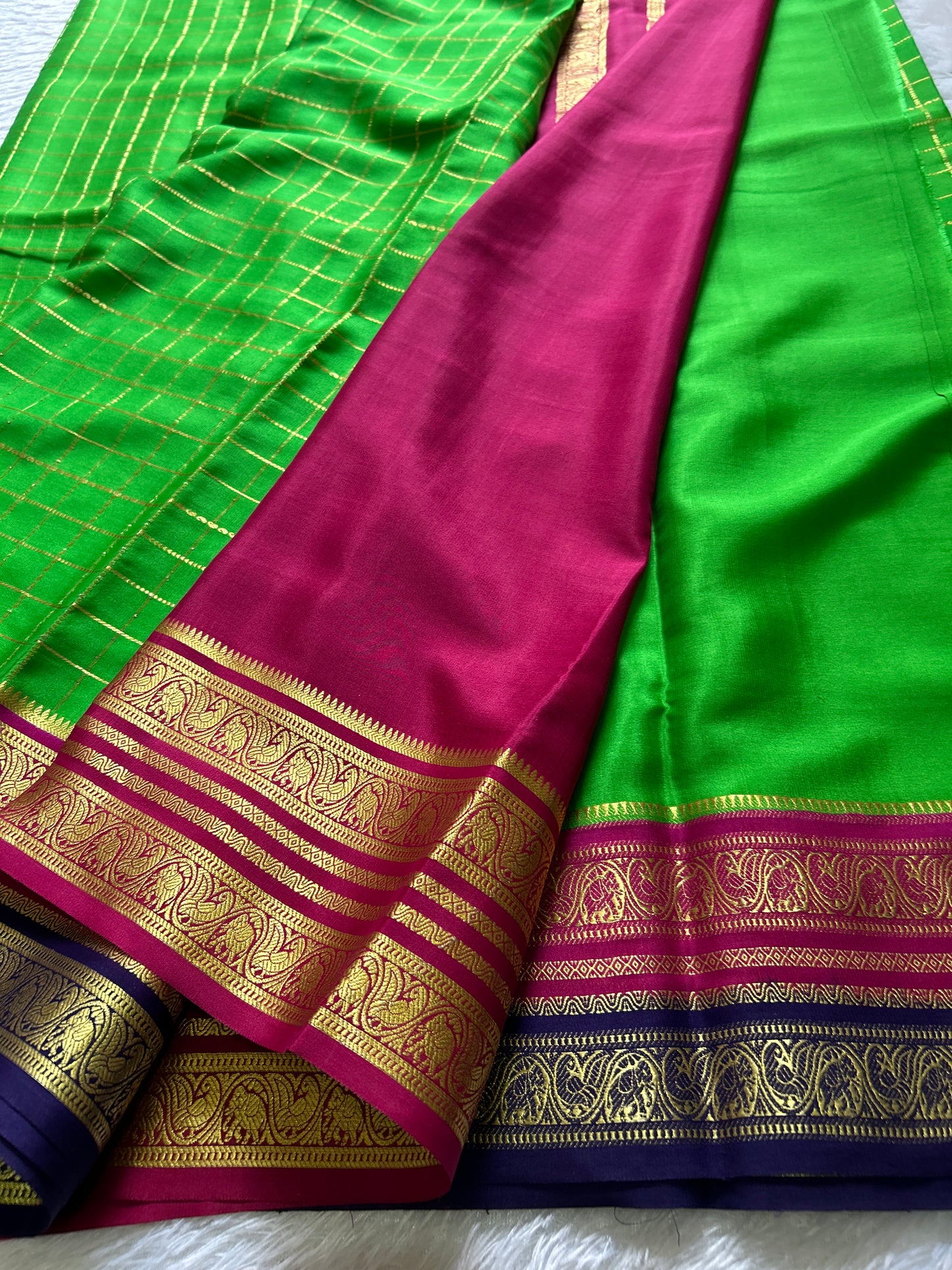 Tulasi (3D) : parrot green-pink-navy blue
