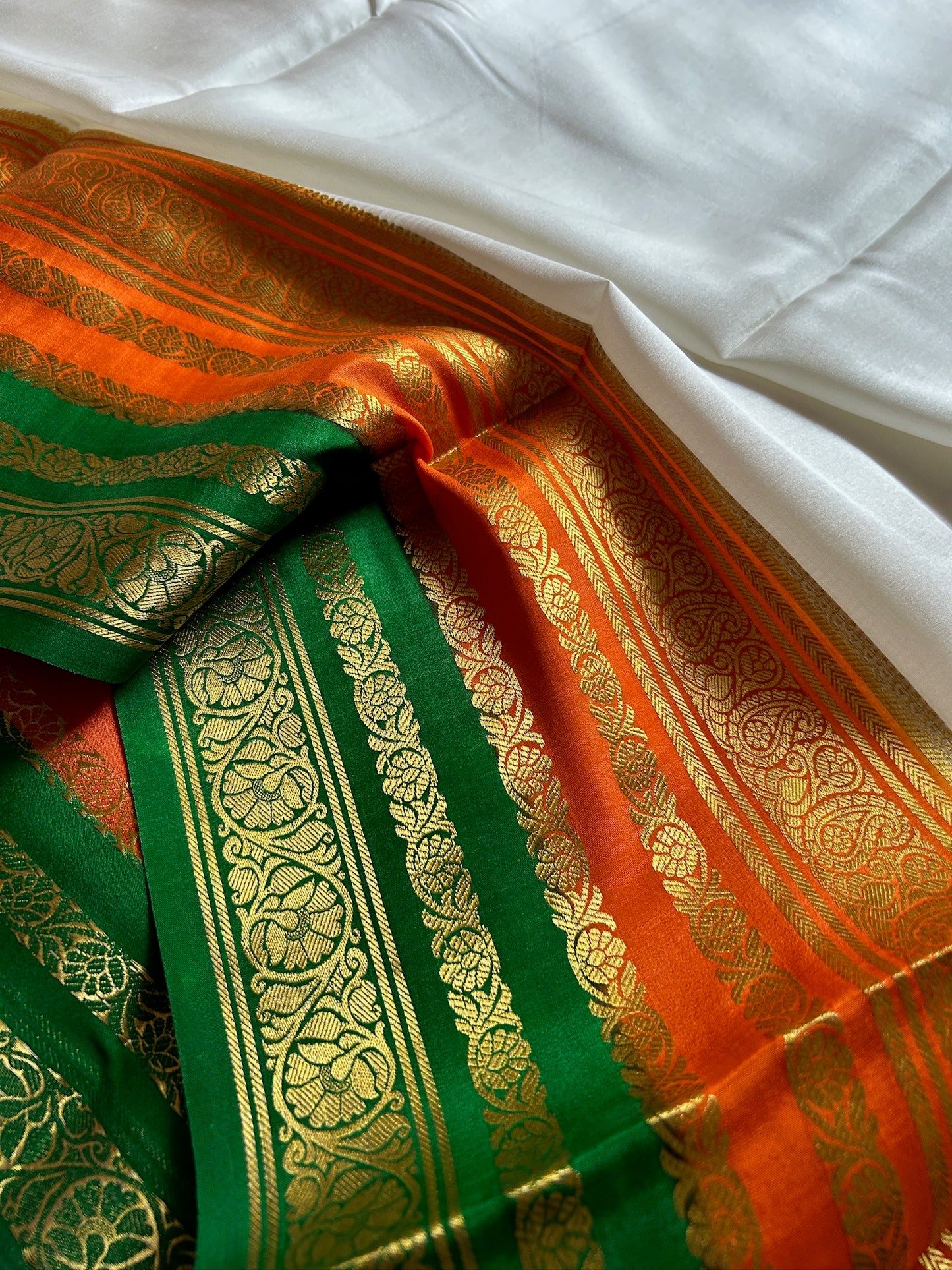 Bindu (3D) : Off white-orange-green