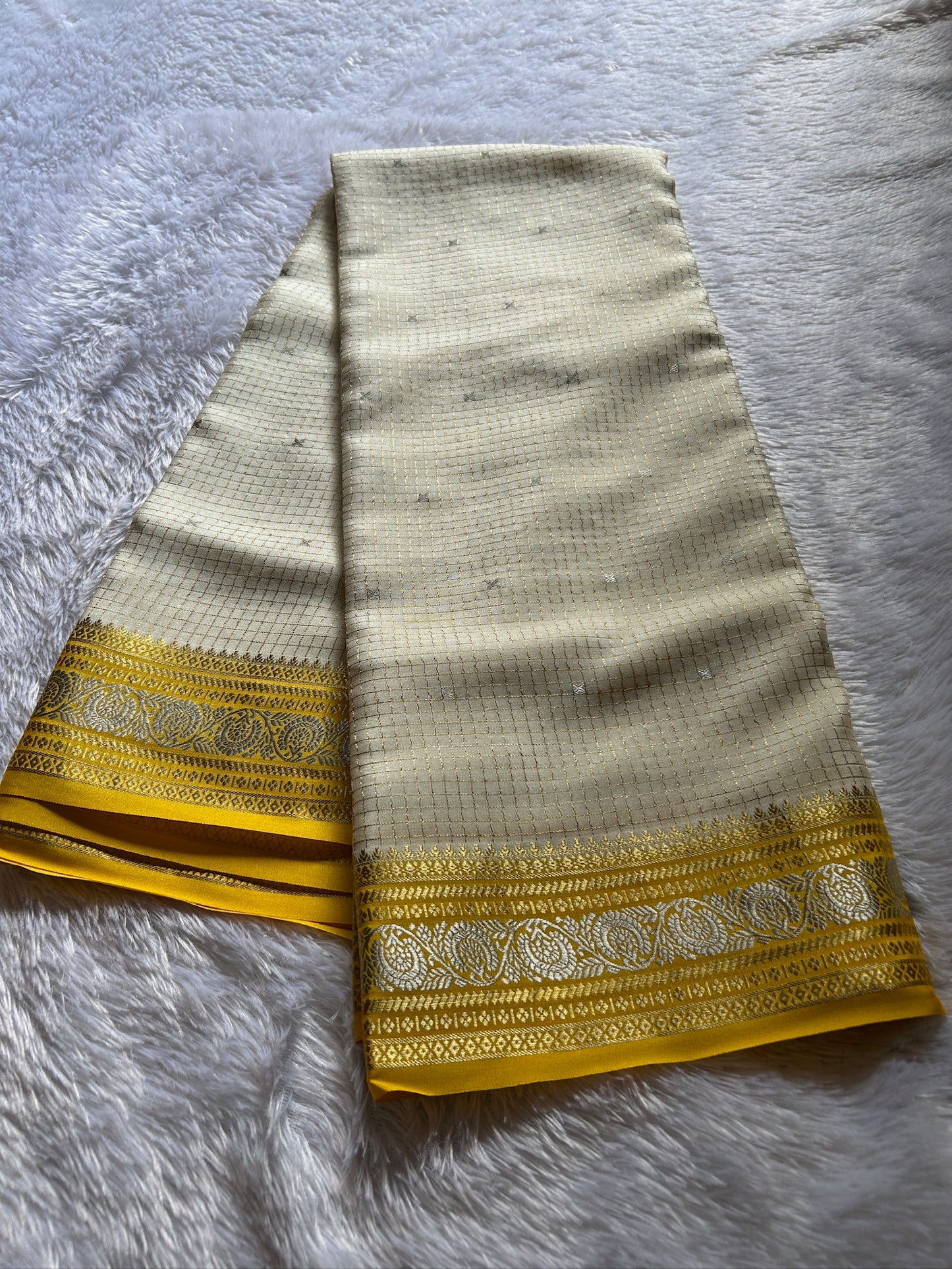 Haasini (2D) : Off White-Yellow