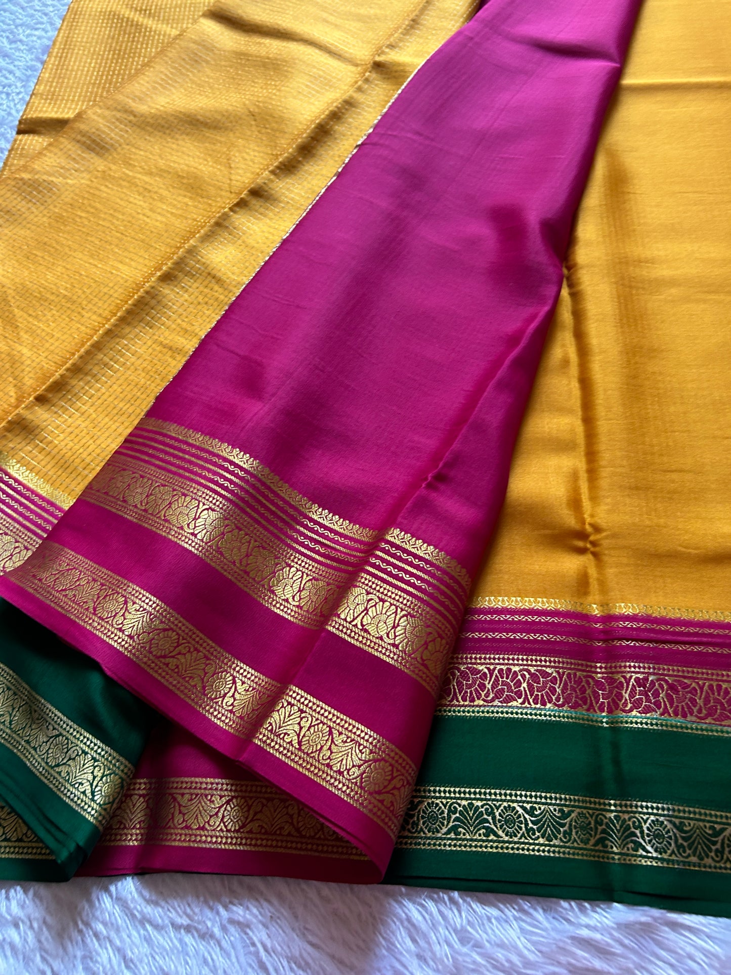 Gayatri (3D) : Yellow-pink-green