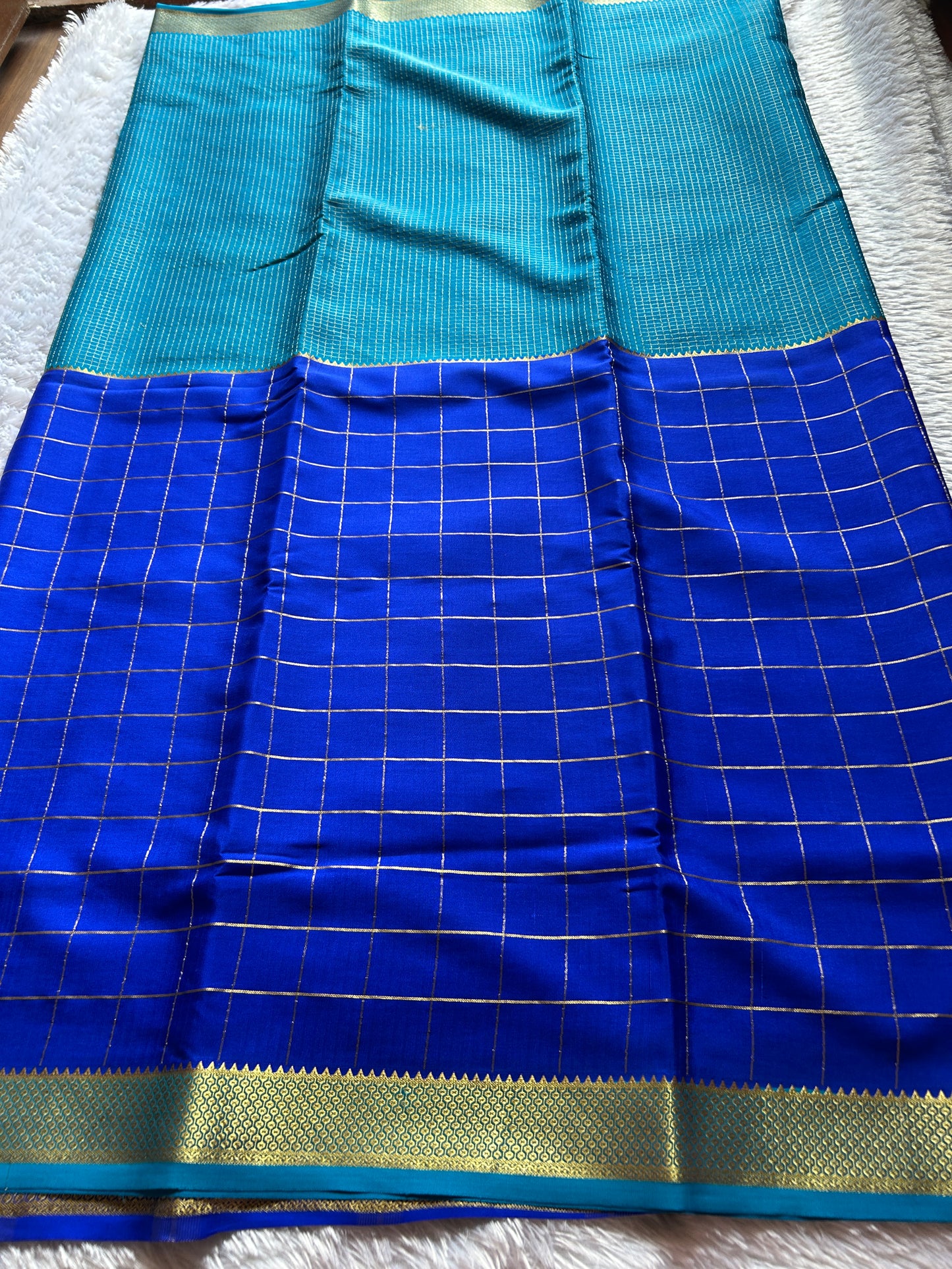 Prema (2D) : Sea blue-royal blue