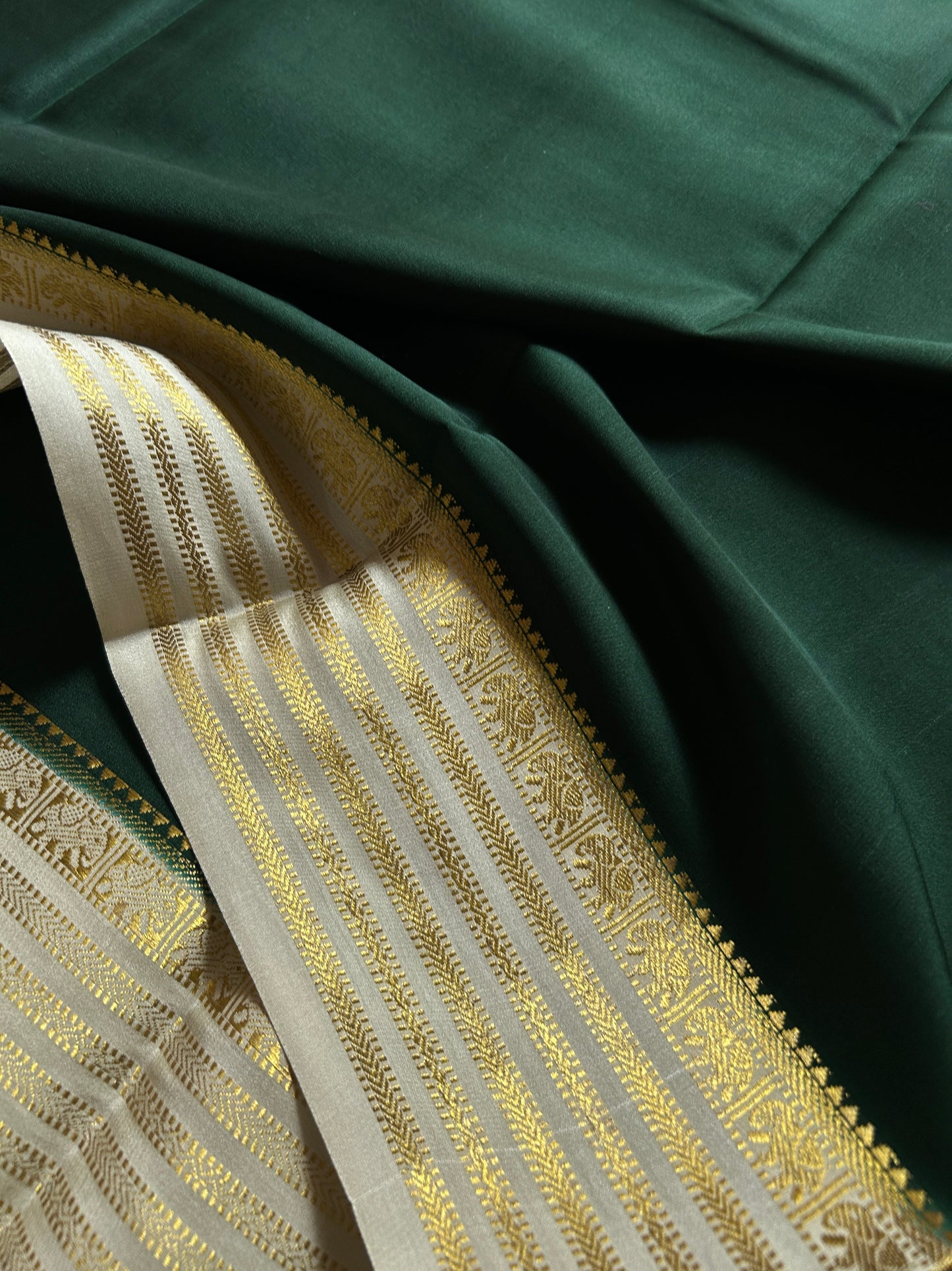 Soujanya : Dark green-off white