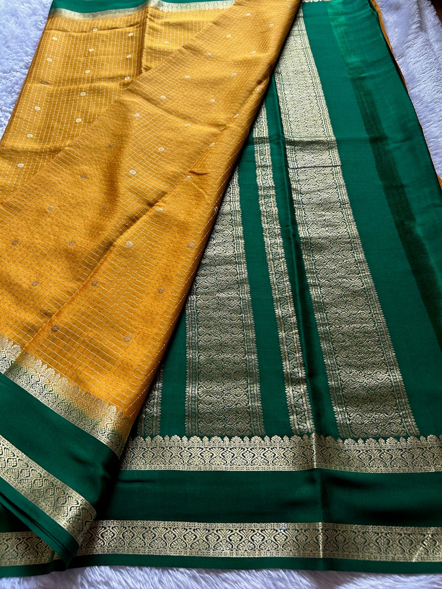 Nandini (2D) : golden yellow-green