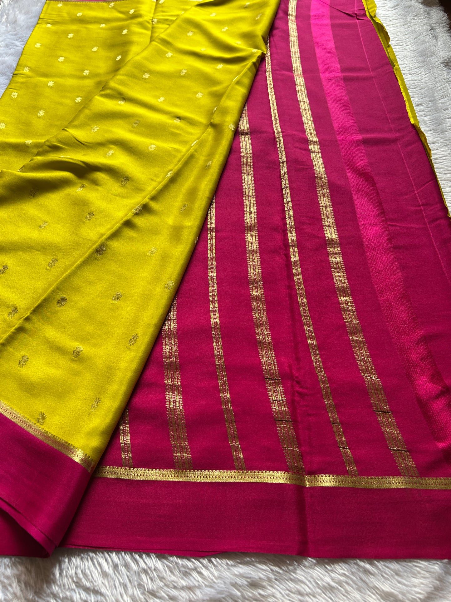 Sahana (2D) : Lime green-pink