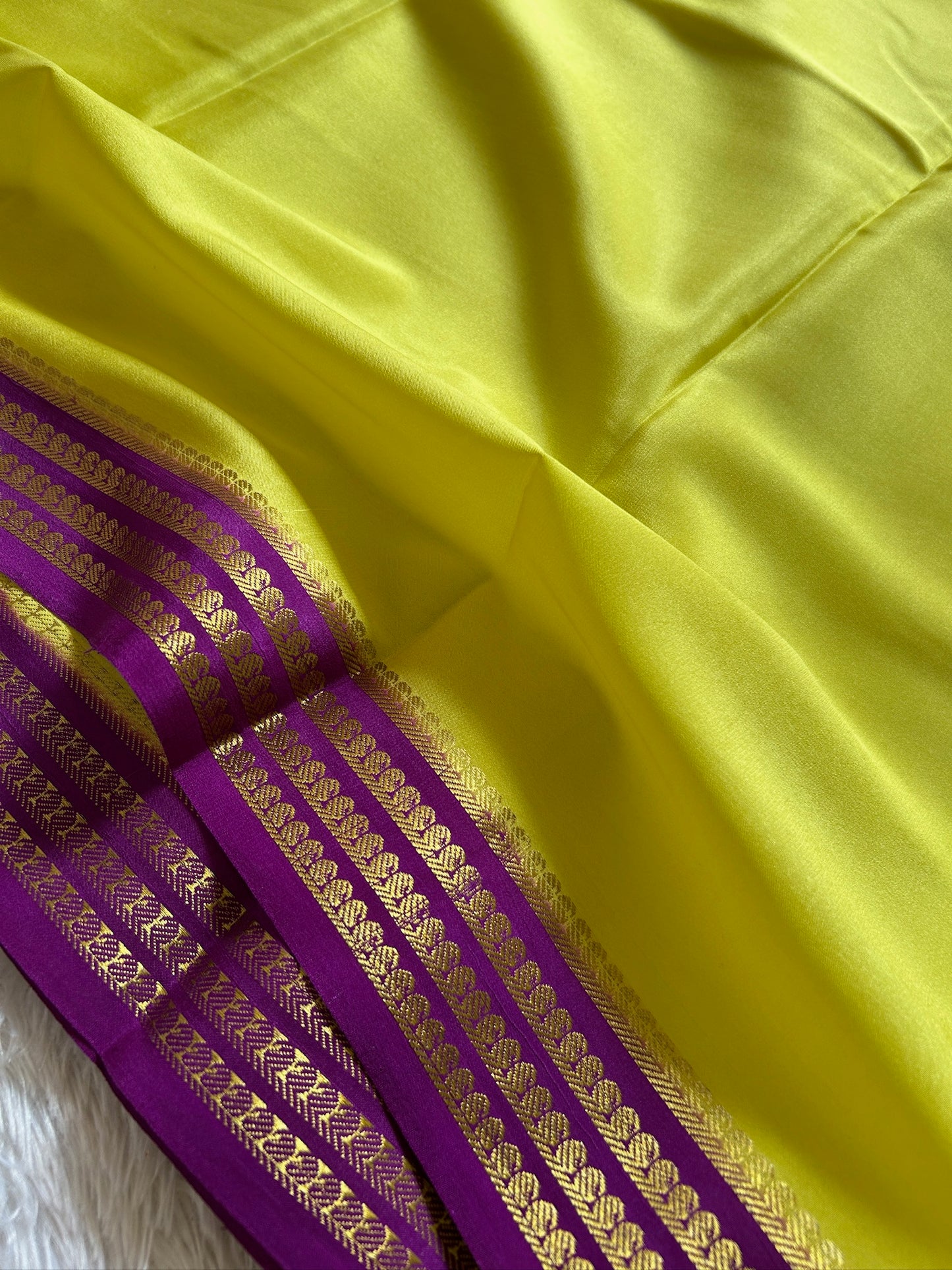 Aragini (2D) : lime yellow-magenta