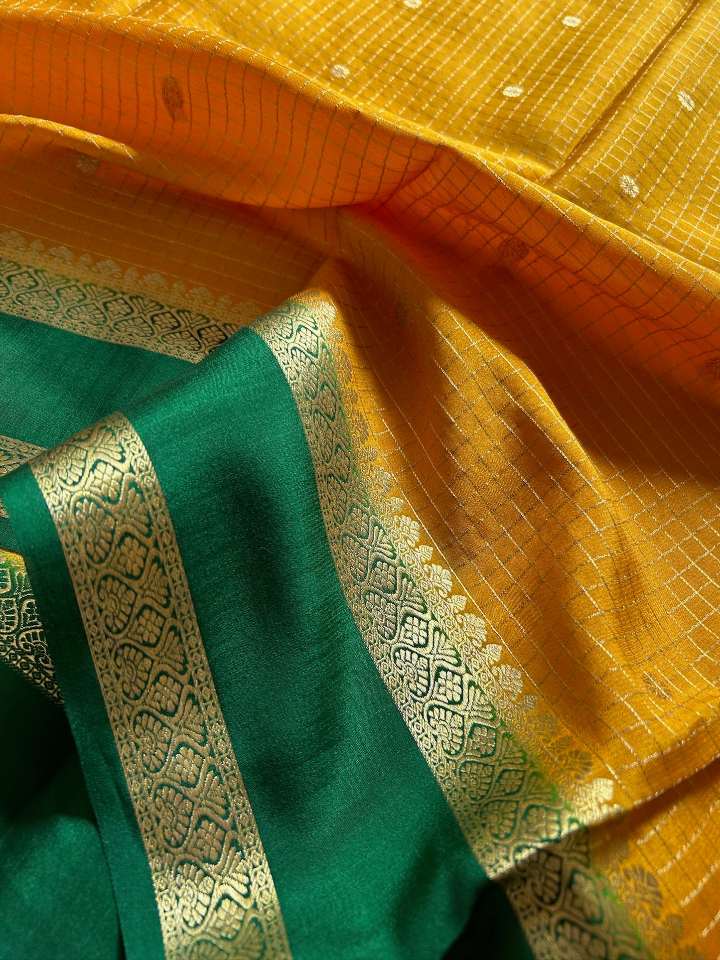 Nandini (2D) : golden yellow-green
