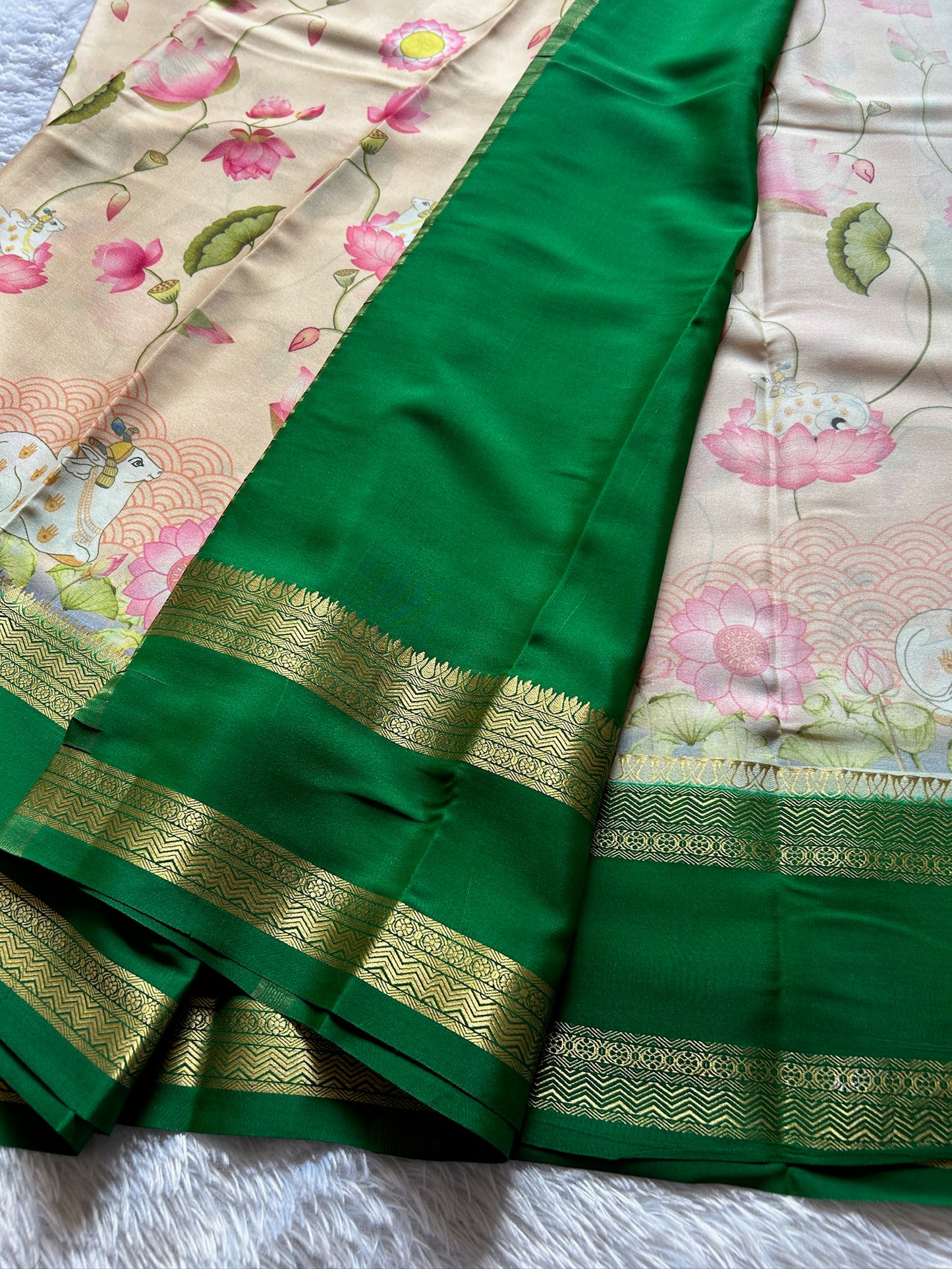 Kasturi : Light peach-dark green