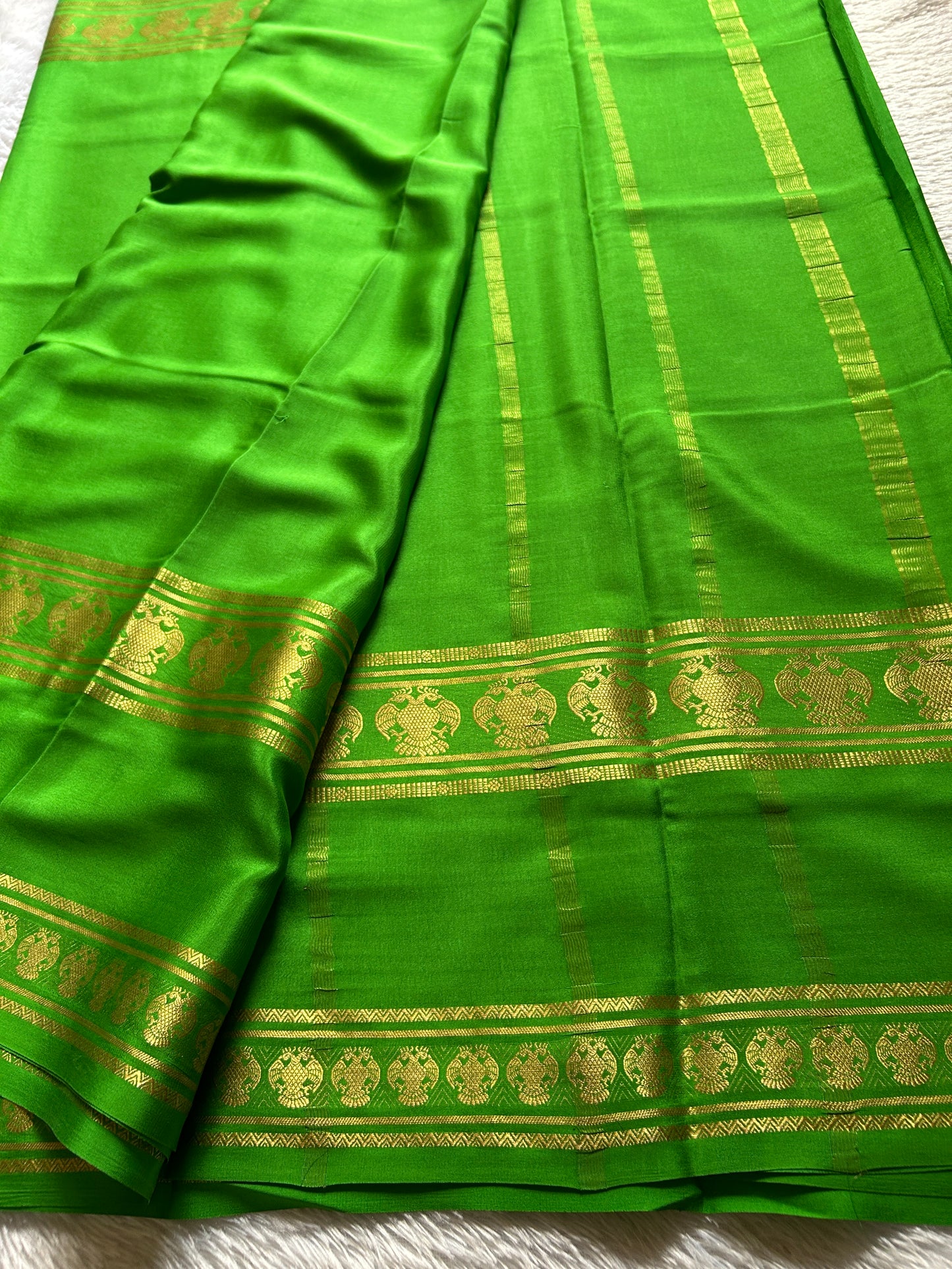 GandaBerunda : Solid Parrot green
