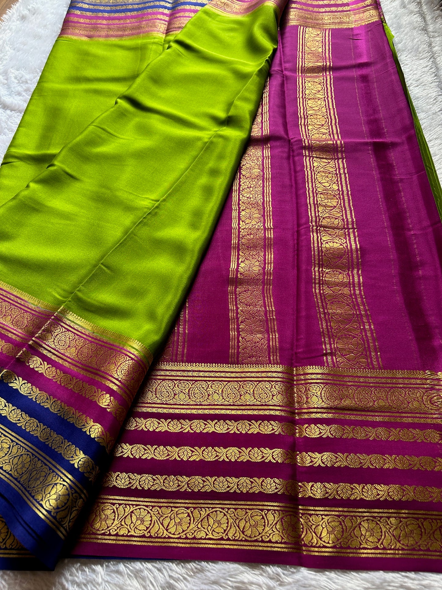 Bindu (3D) : Mehendi green-magenta-navy blue