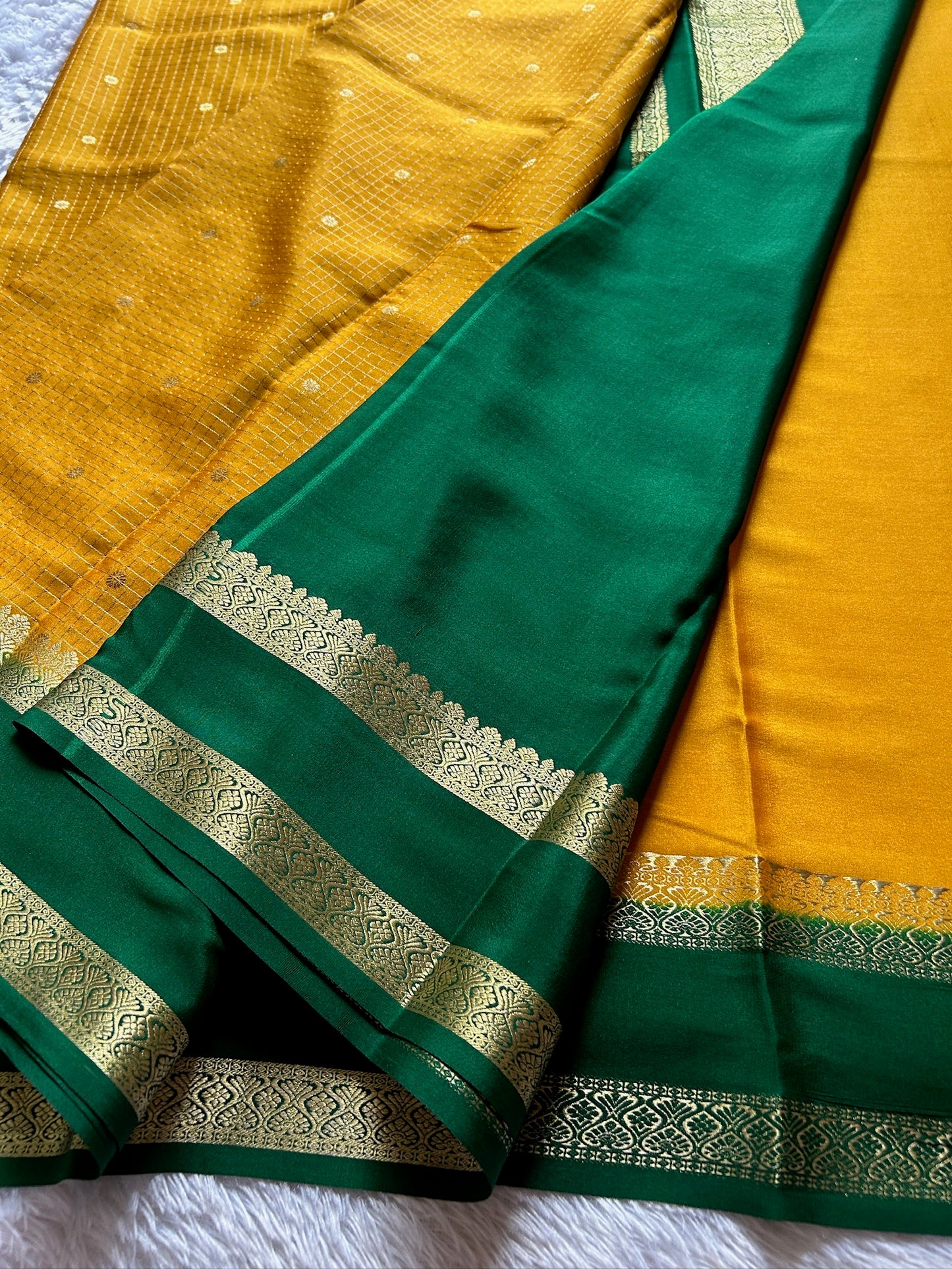 Nandini (2D) : golden yellow-green
