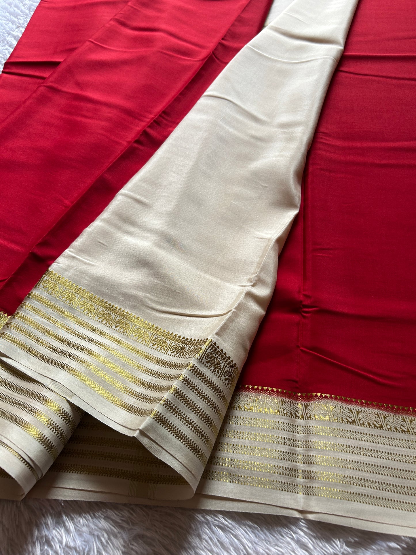 Soujanya (2D) : red-off white
