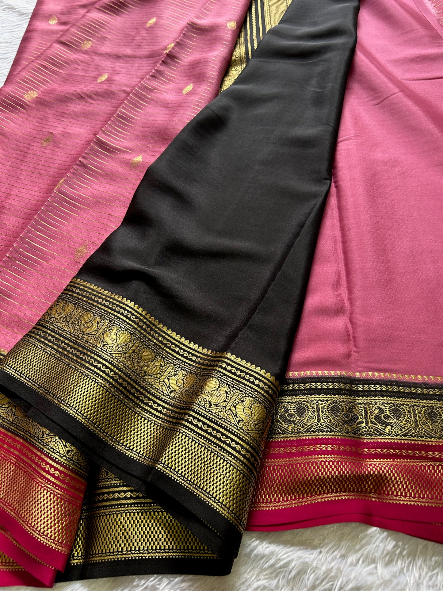 Amulya (3D) : Light pink-black-dark pink