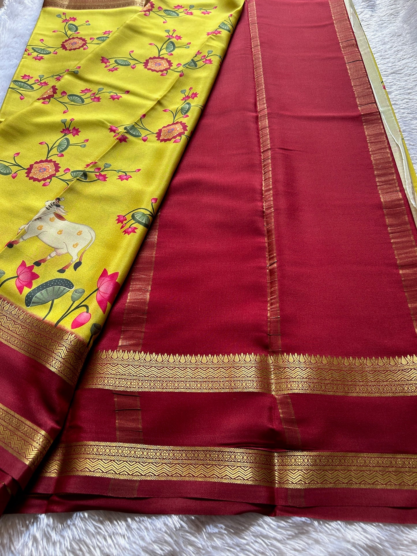 Kasturi : Lime yellow-Dark maroon