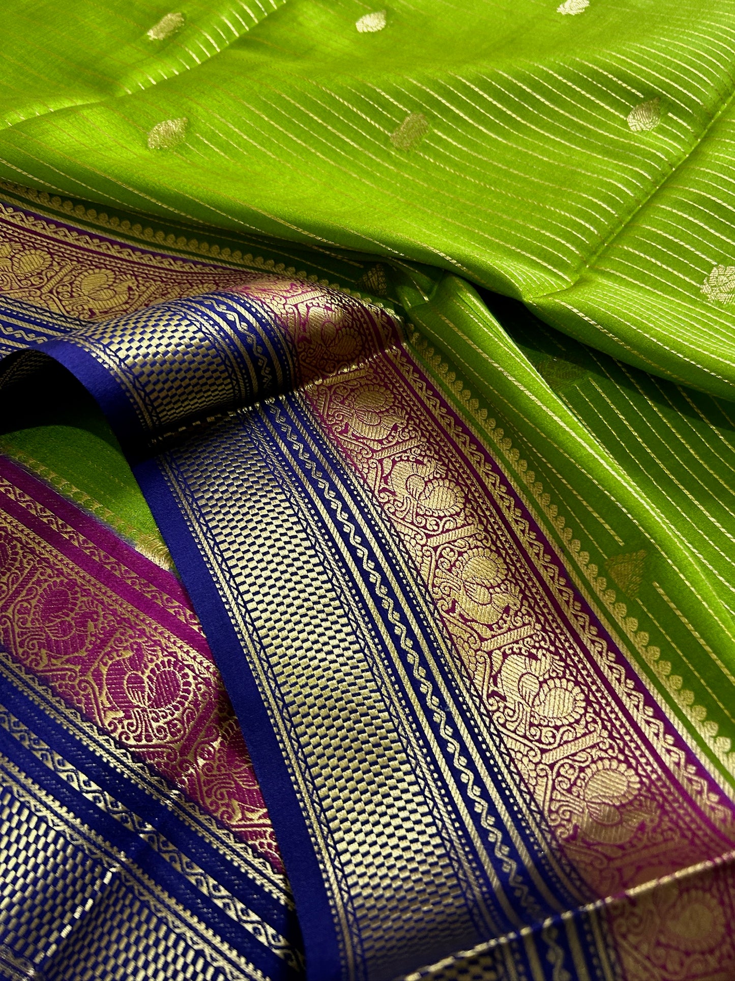 Amulya (3D) : Mehendi green-magenta-navy blue