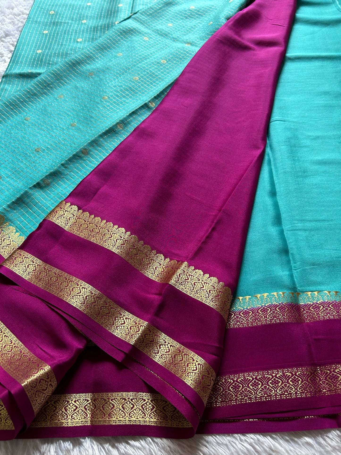 Nandini (2D) : sea blue-magenta