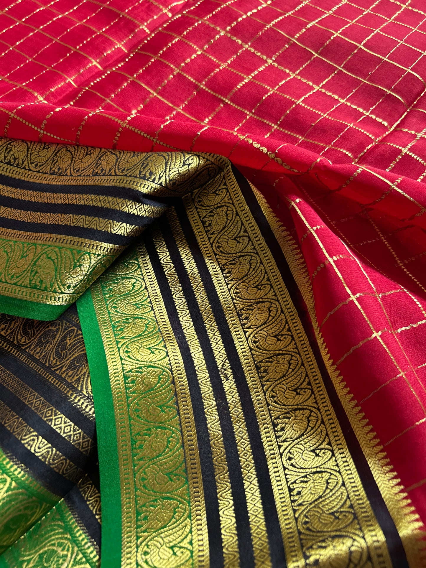 Tulasi (3D) : Red-Black-Green