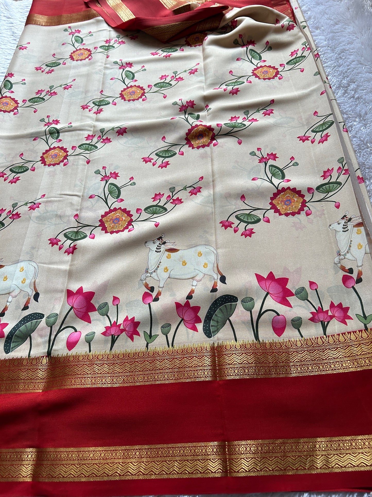Kasturi : beige-red