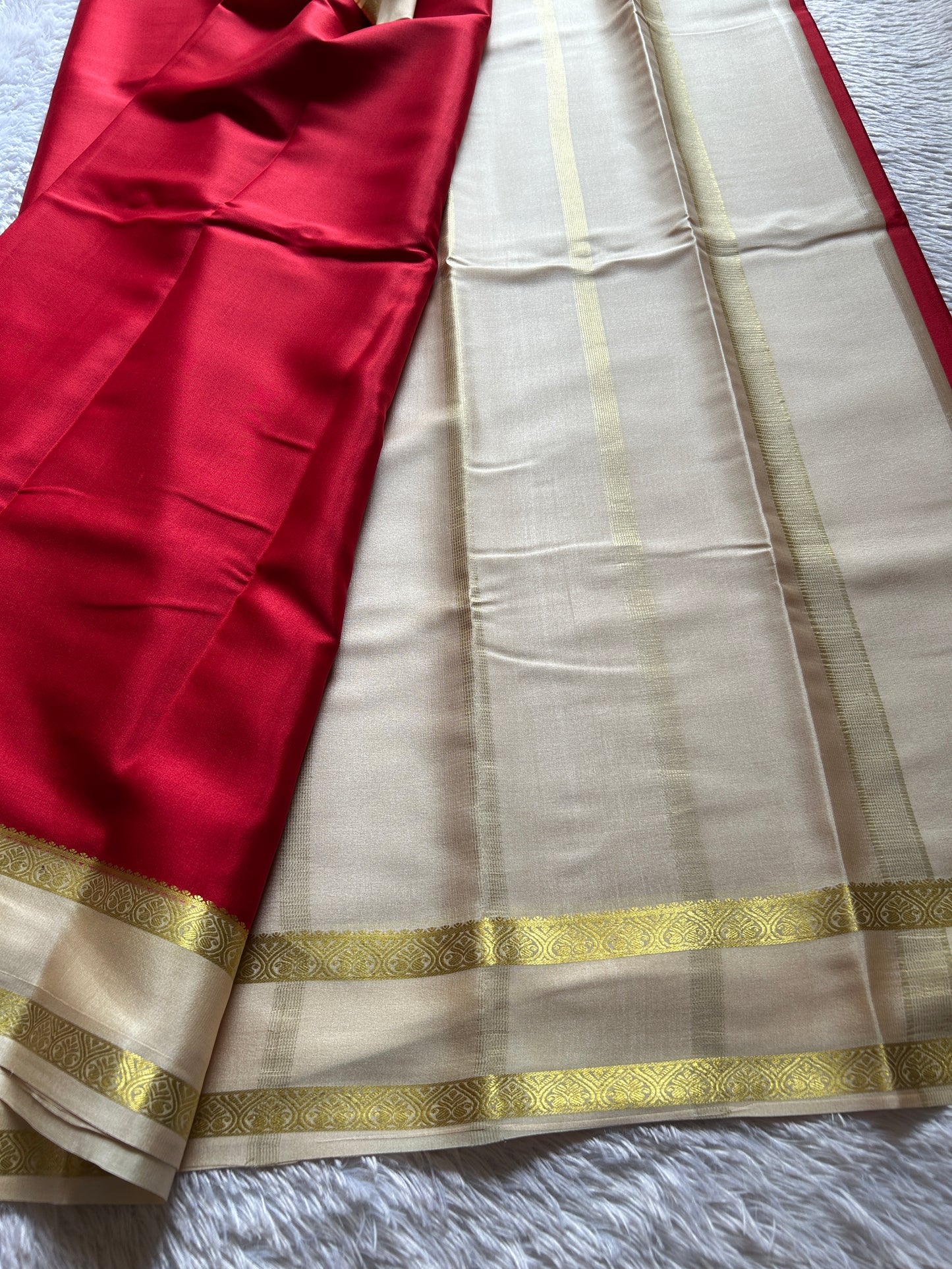 Vinaya (2D) : Red-off white